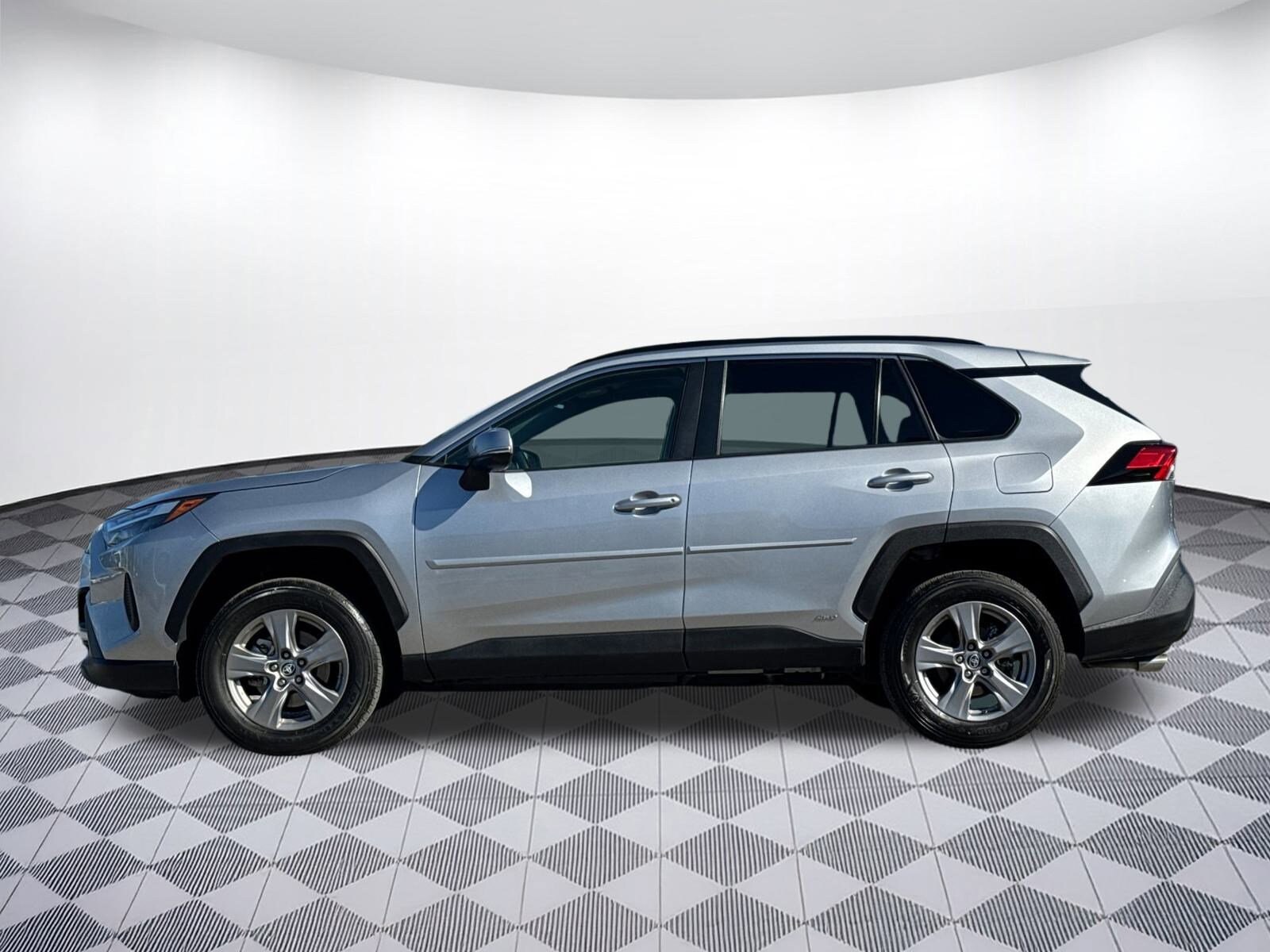 2023 Toyota RAV4 Hybrid LE photo 2