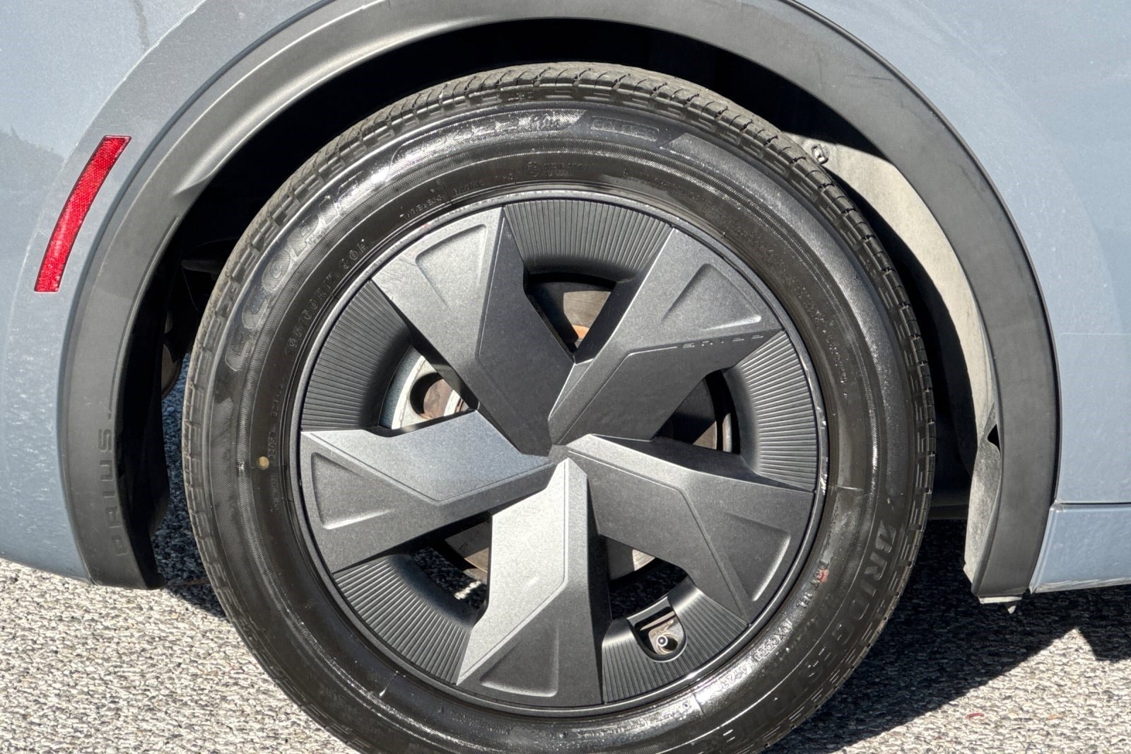 2024 Toyota Prius LE - Photo 11
