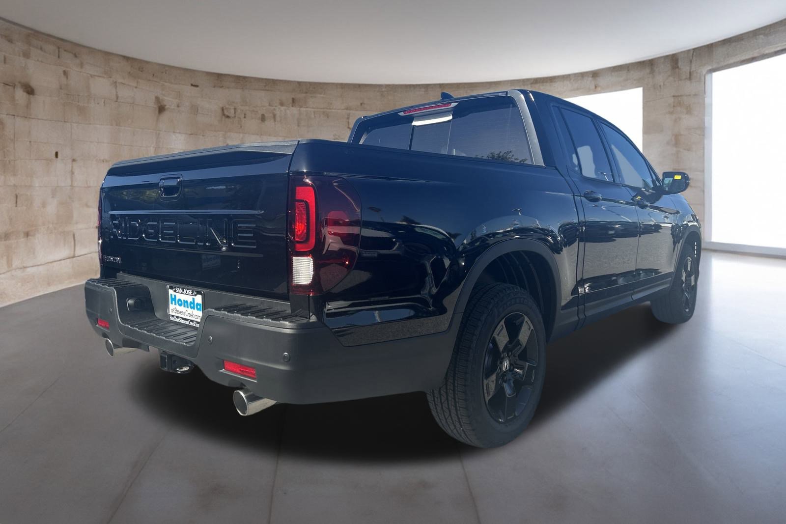 2025 Honda Ridgeline Black Edition photo 2