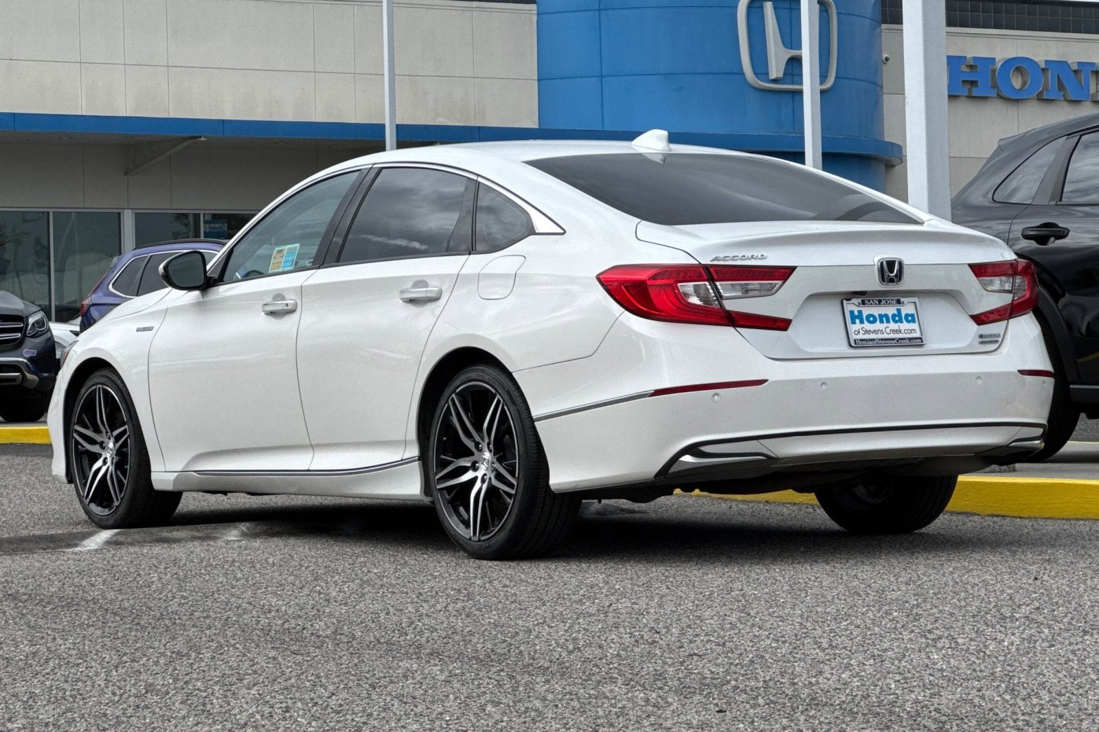 2022 Honda Accord Hybrid Touring photo 2