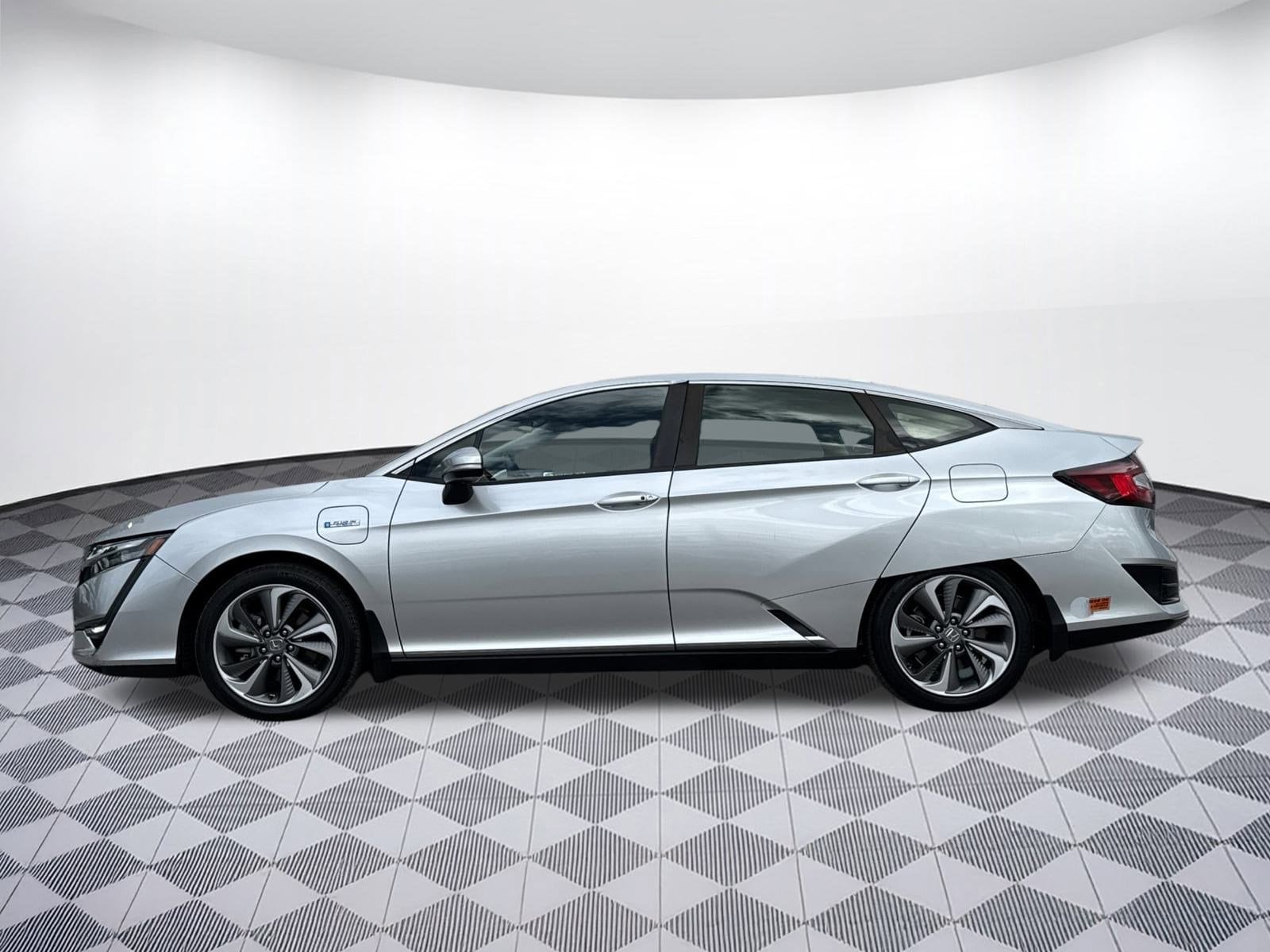 2020 Honda Clarity Plug-In Hybrid Touring photo 2