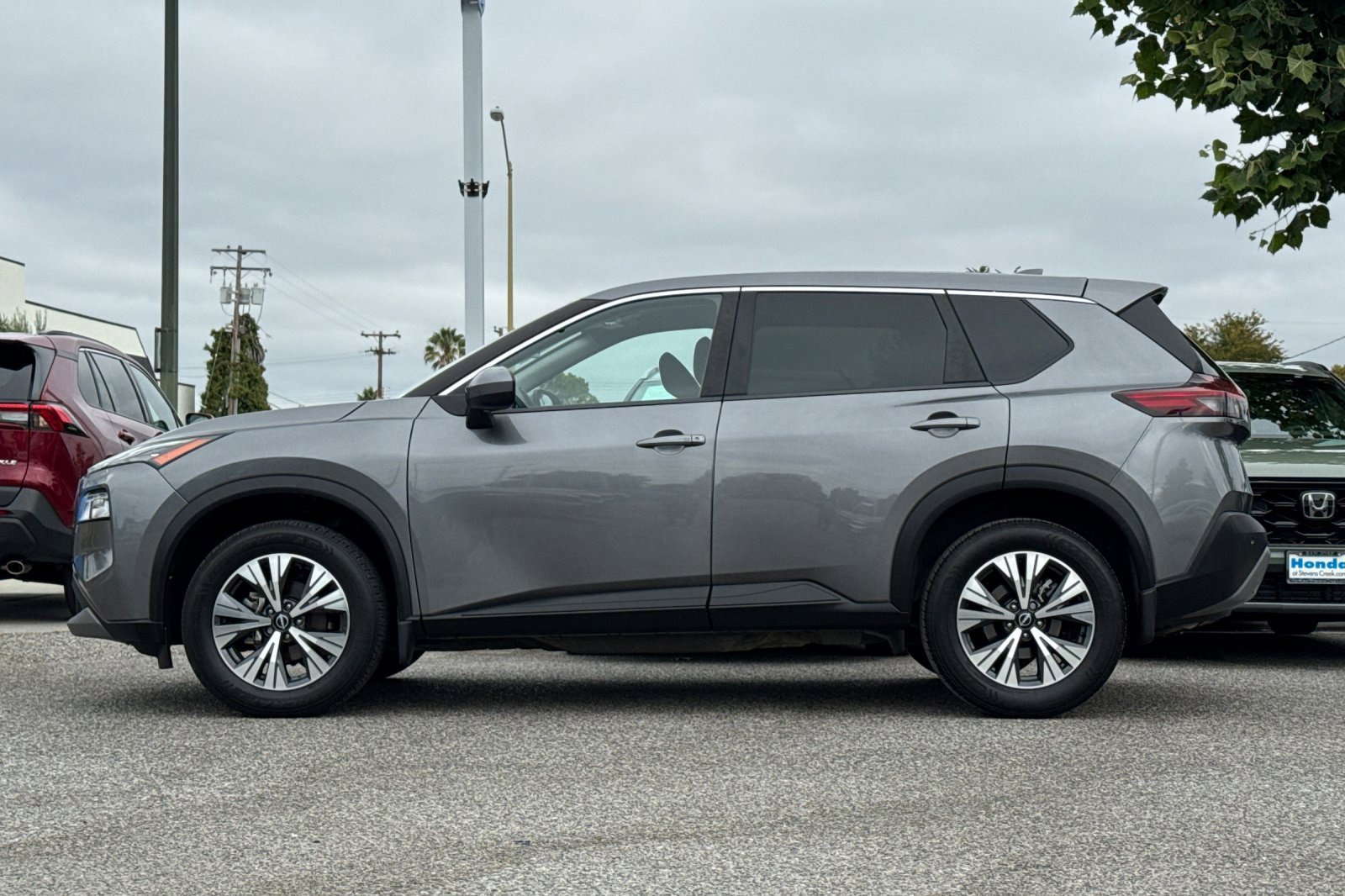 2023 Nissan Rogue SV photo 2