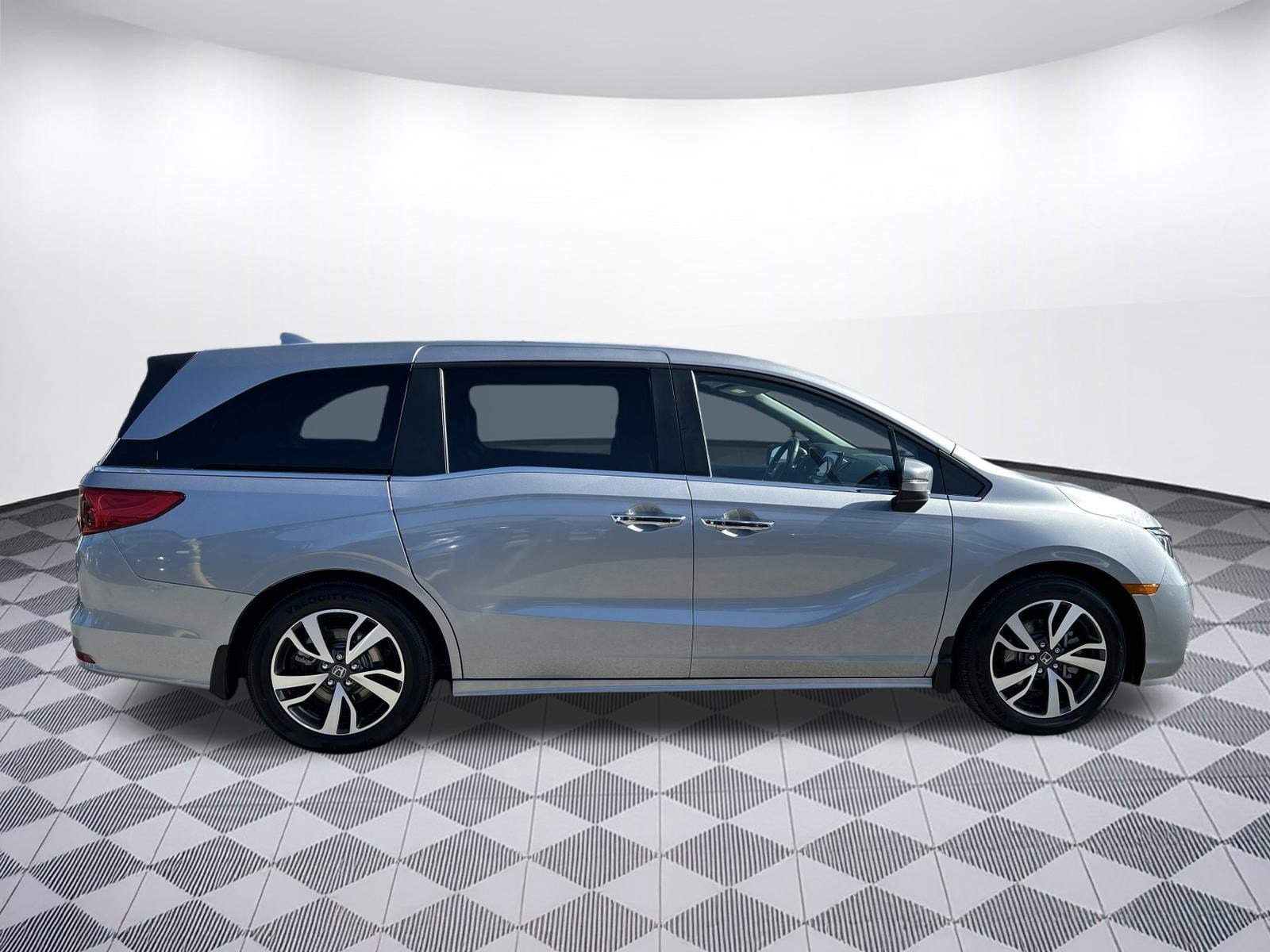 Used 2024 Honda Odyssey Touring with VIN 5FNRL6H89RB014599 for sale in San Jose, CA