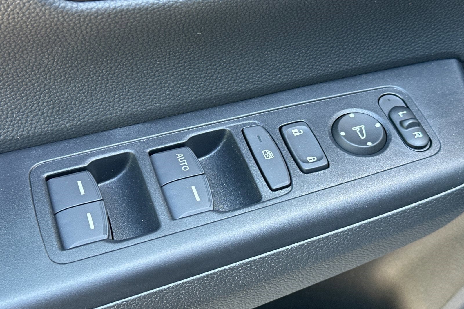 2026 Honda CR-V LX - Photo 13