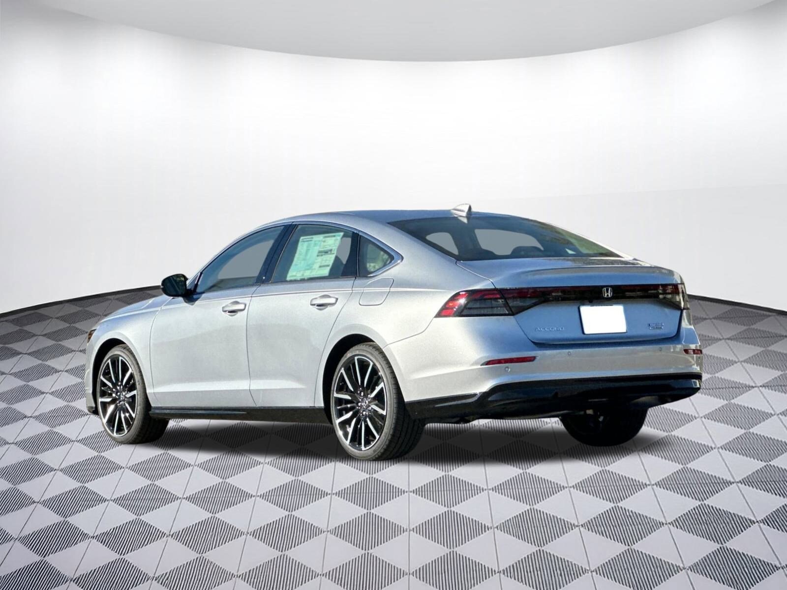 2025 Honda Accord Hybrid Touring photo 3