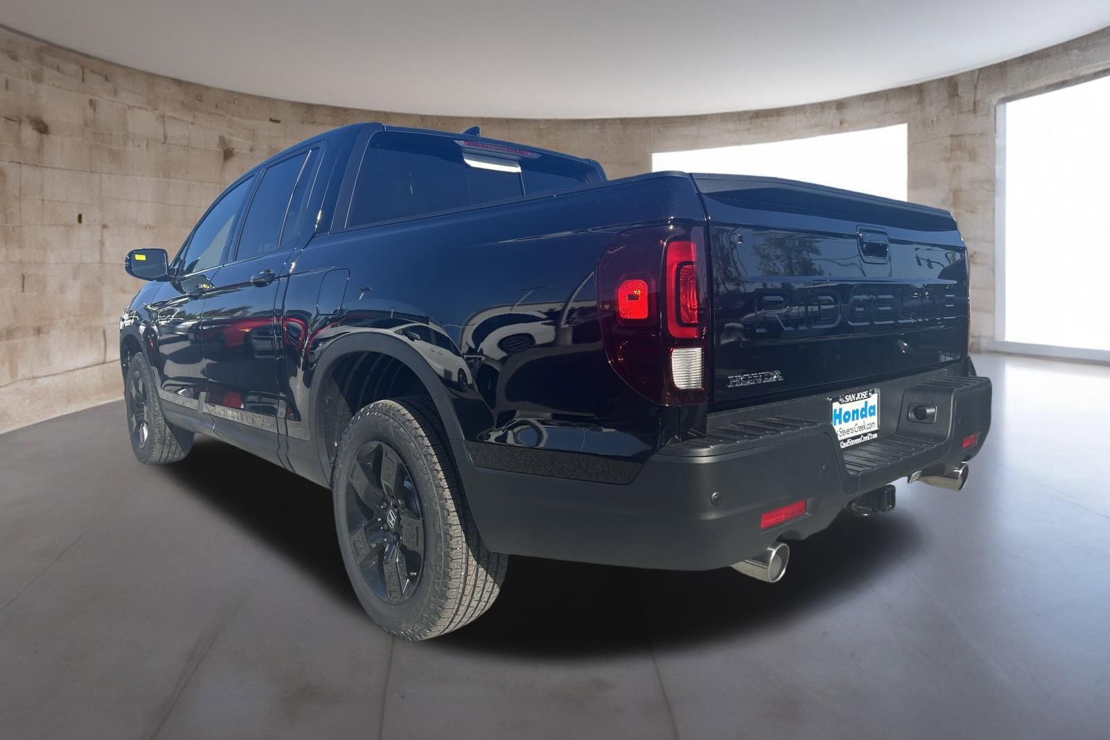 2025 Honda Ridgeline Black Edition photo 4