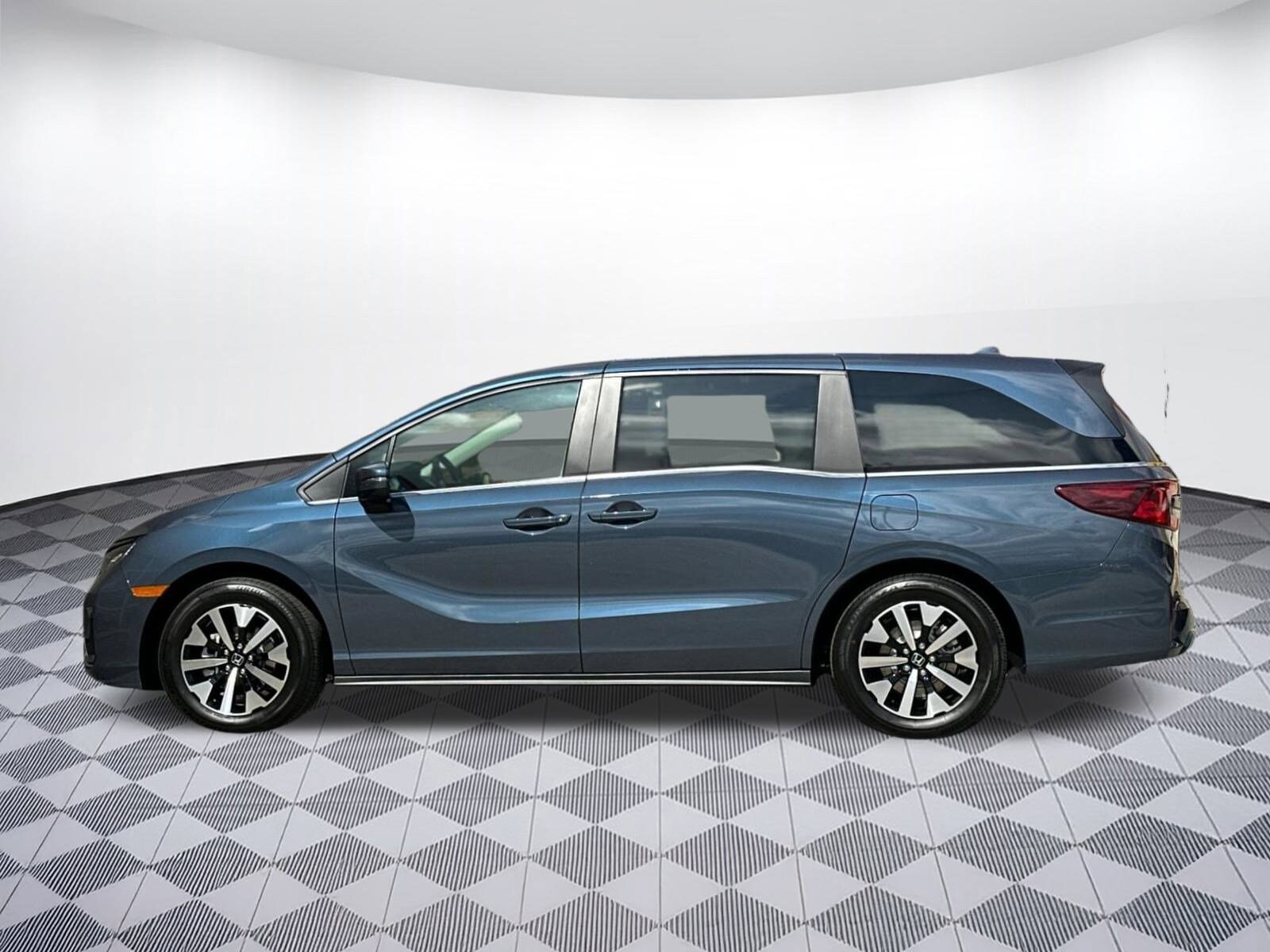 2026 Honda Odyssey EX-L photo 2