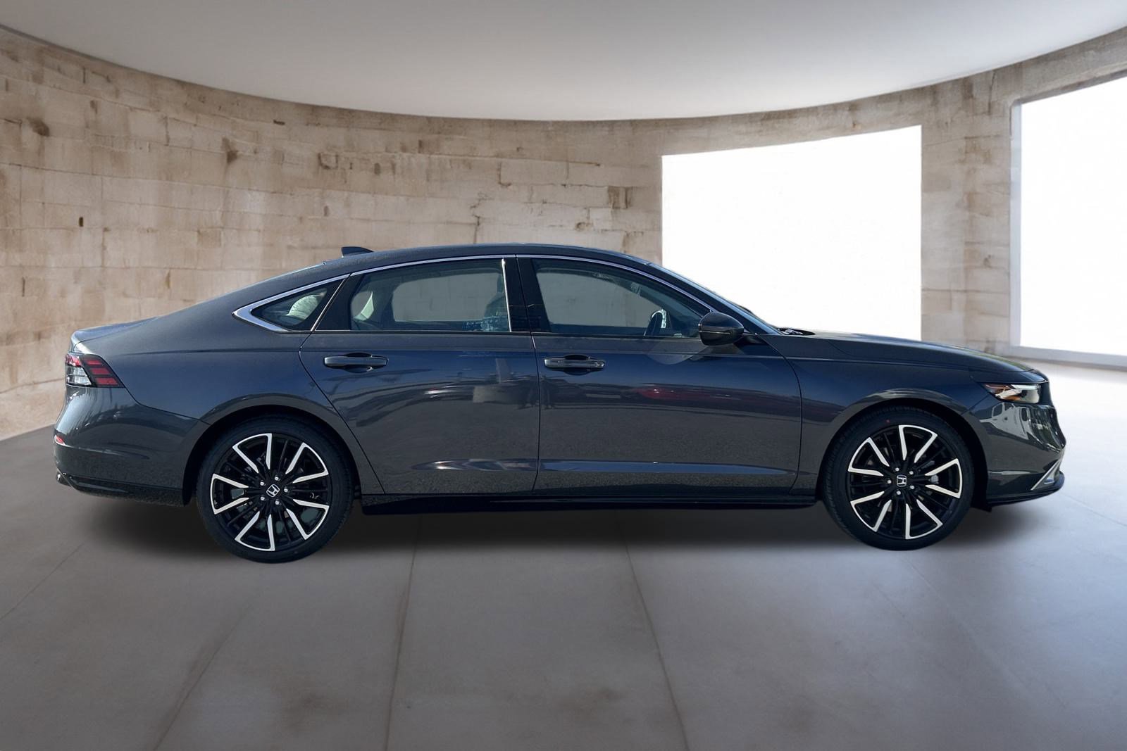 2025 Honda Accord Hybrid Touring photo 2