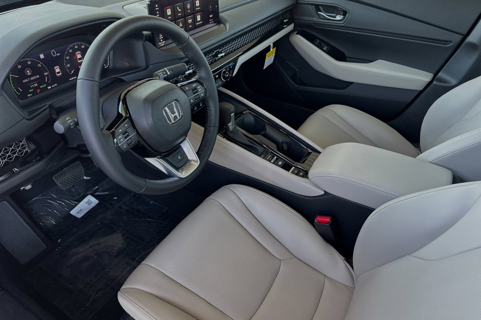 2025 Honda Accord Hybrid Touring photo 4