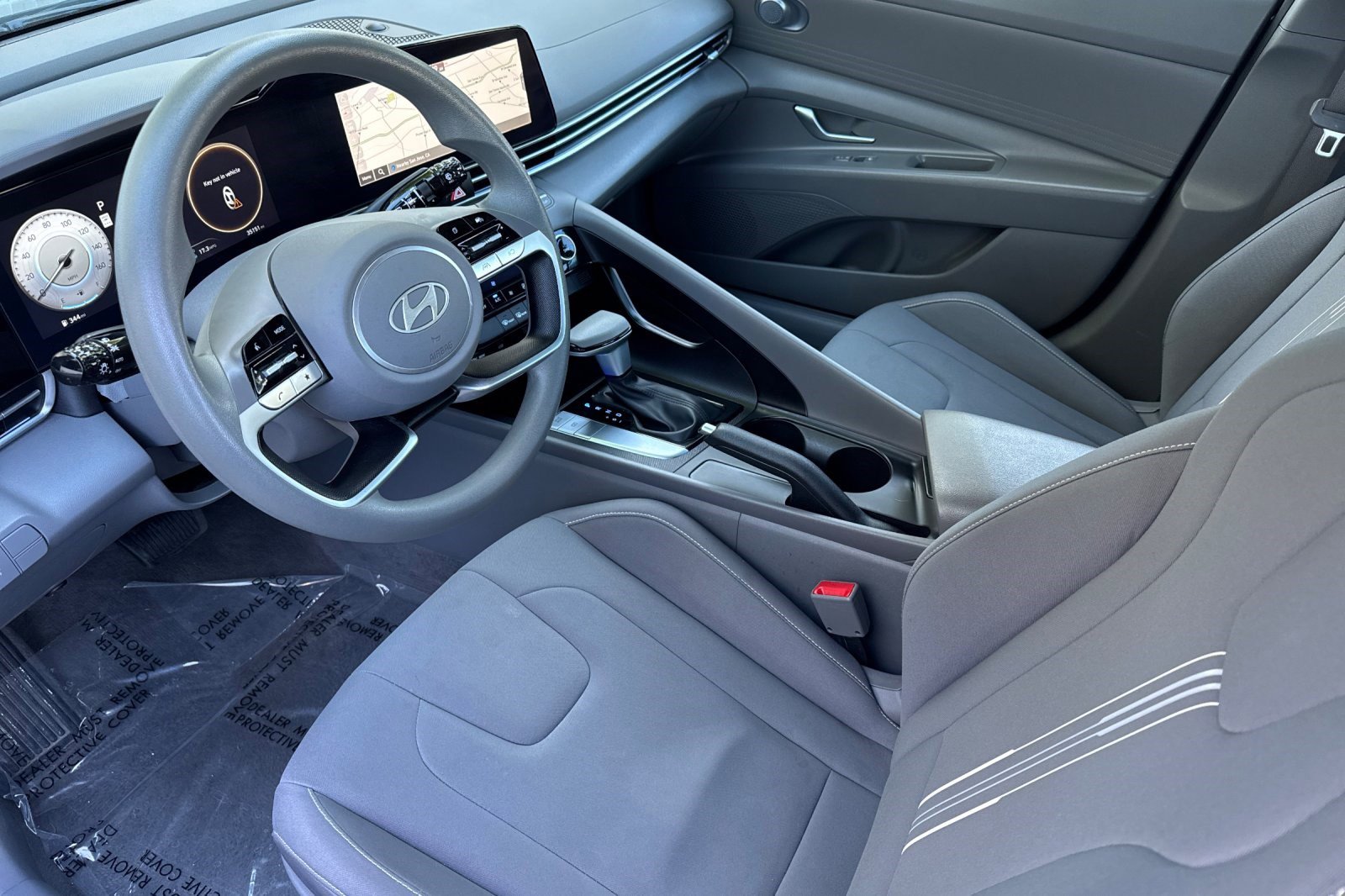 2024 Hyundai Elantra SEL photo 3