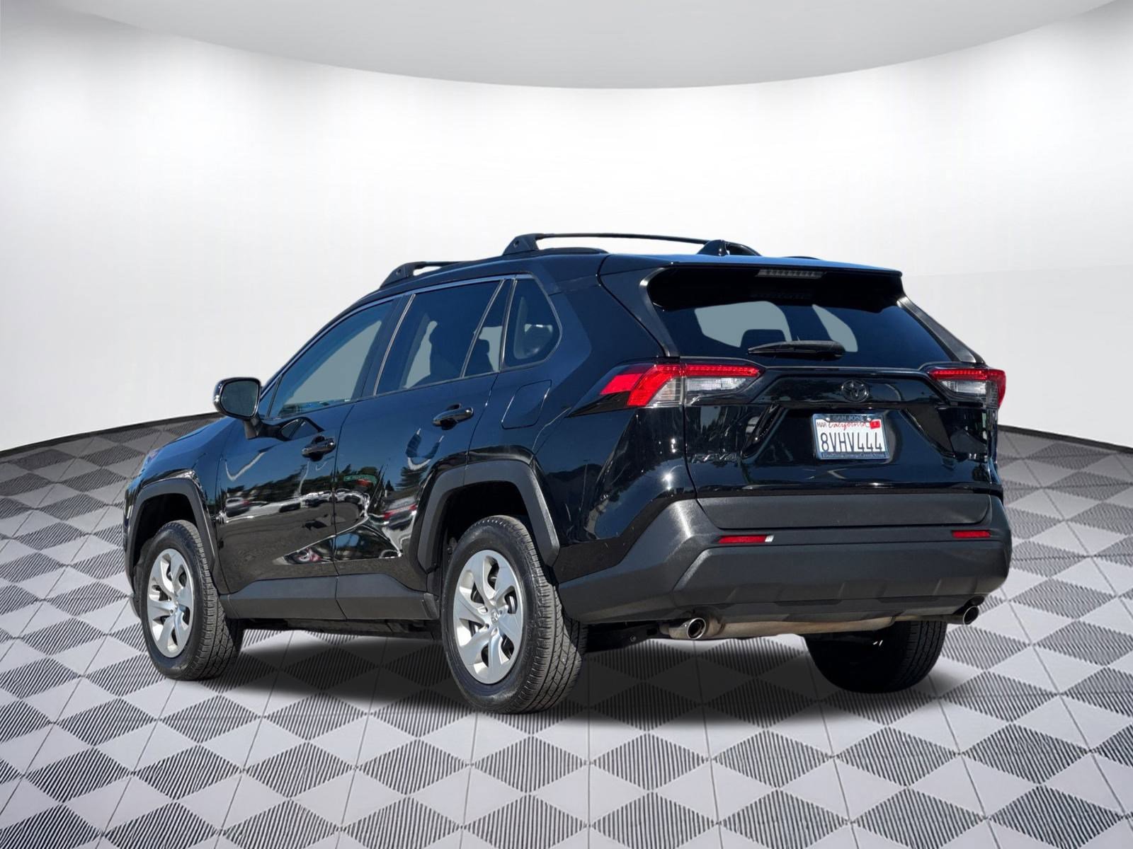 2021 Toyota RAV4 LE photo 3