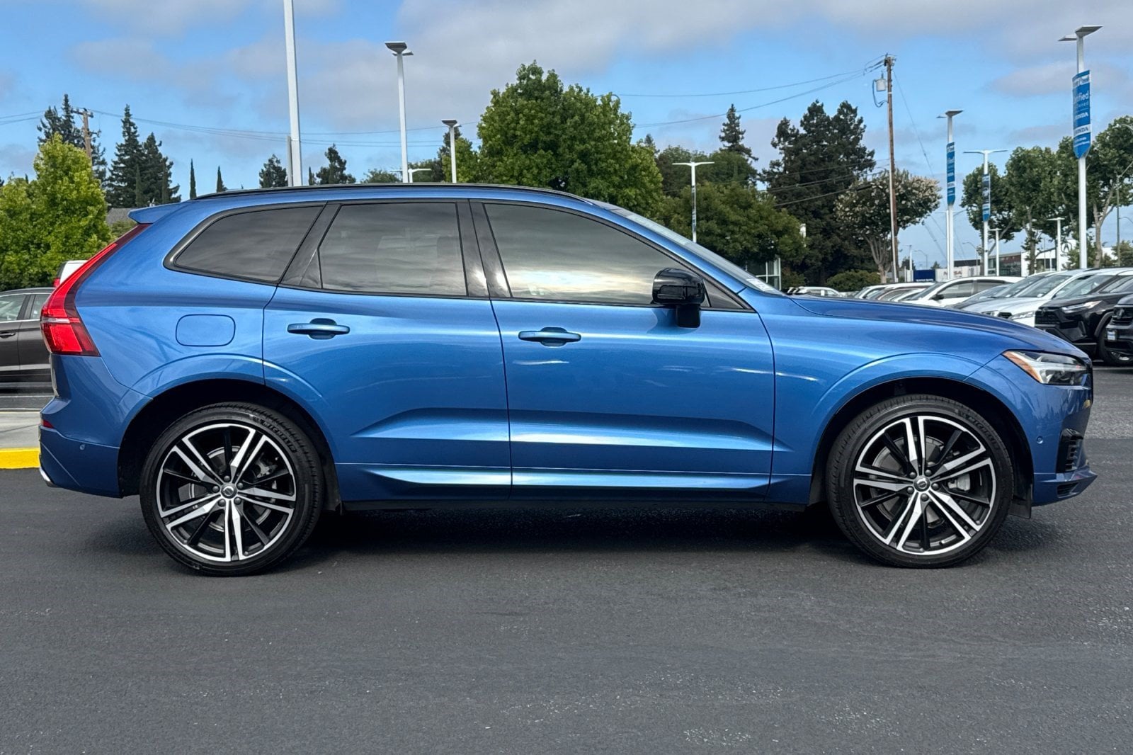 XC60 Recharge Plug-In Hybrid T8 R-Design SUV