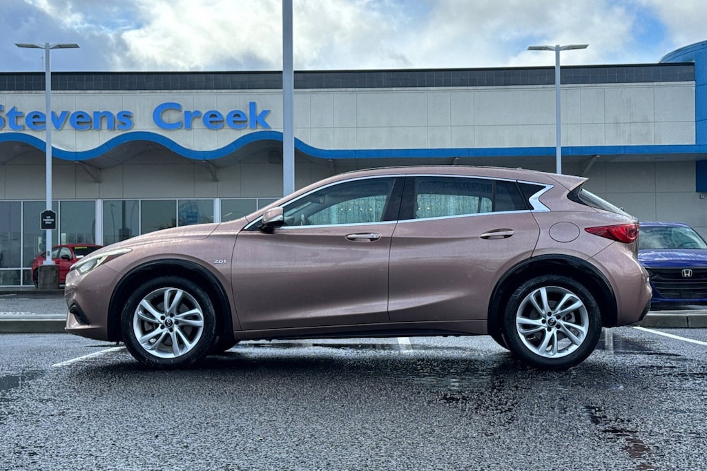 Used 2017 INFINITI QX30 SUV