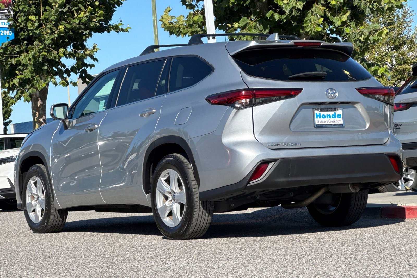 2020 Toyota Highlander L photo 3