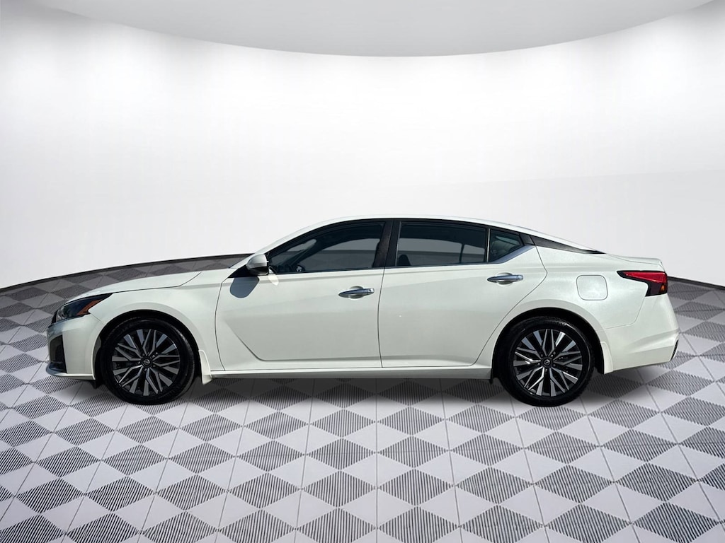 Used 2023 Nissan Altima 2.5 SV Sedan