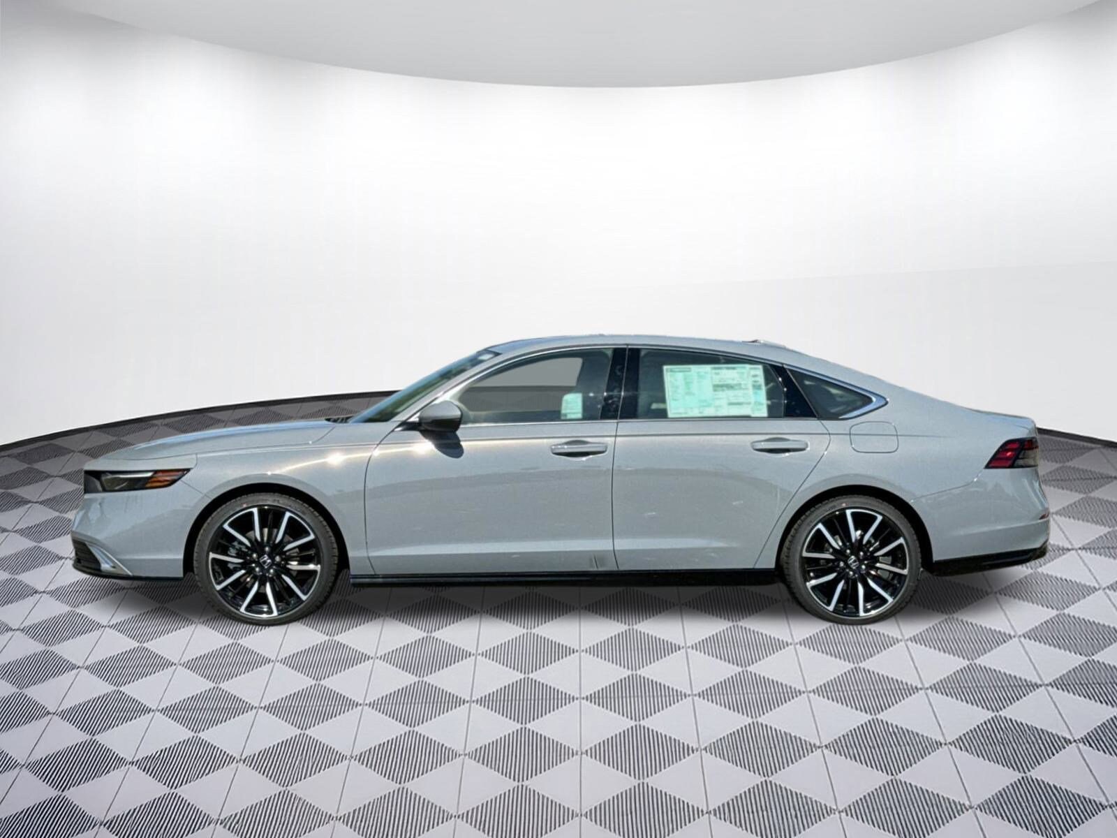 2025 Honda Accord Hybrid Touring photo 2