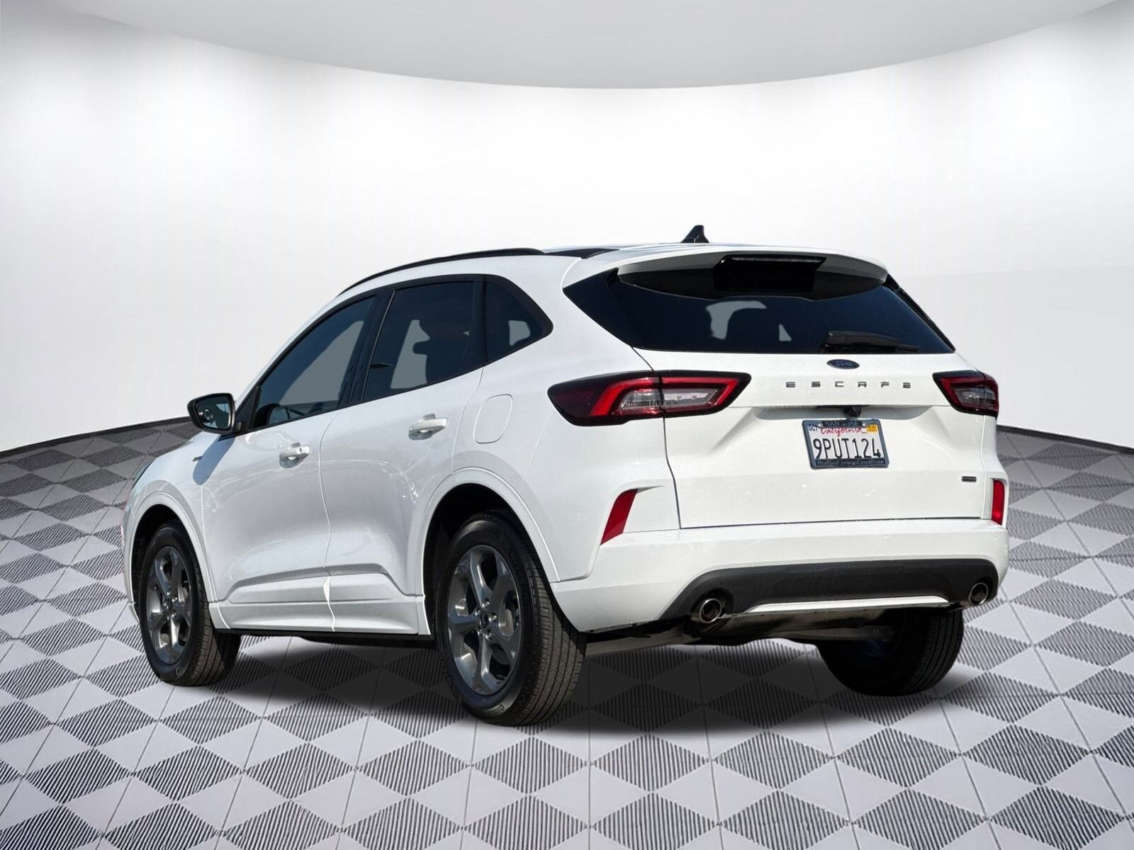 2023 Ford Escape ST-Line photo 2