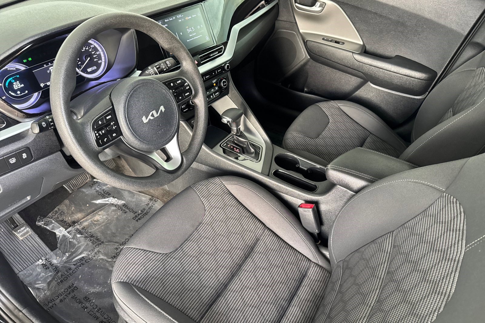 2022 Kia Niro LX photo 3