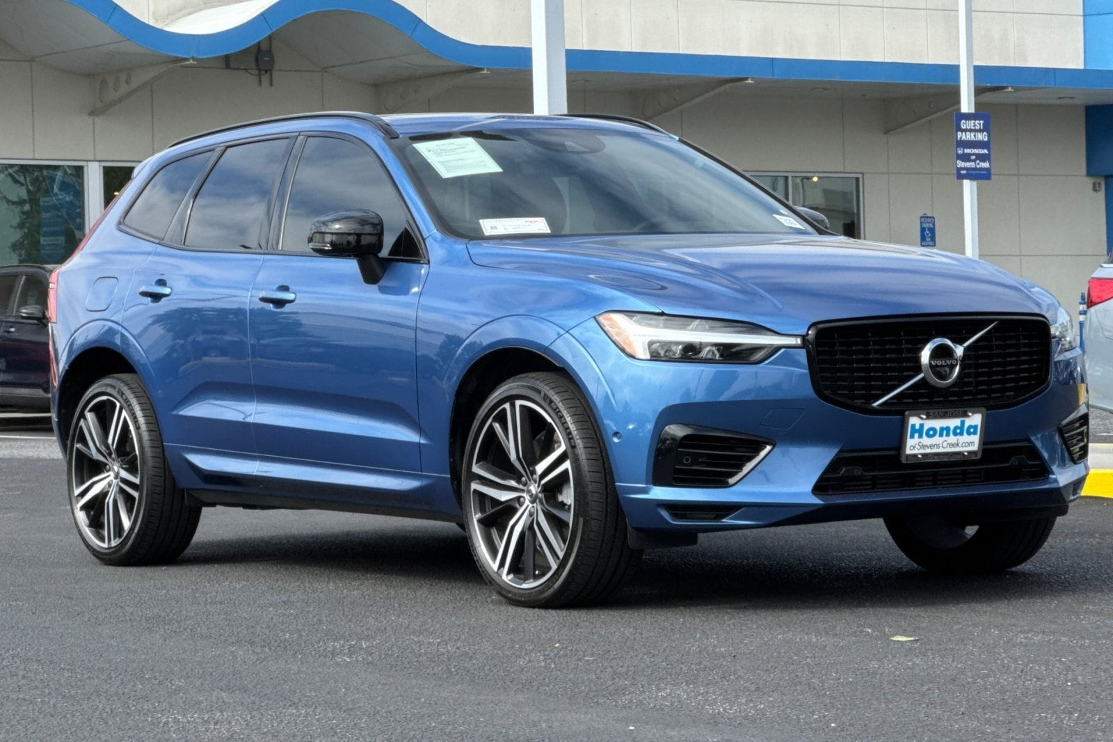 XC60 Recharge Plug-In Hybrid T8 R-Design SUV