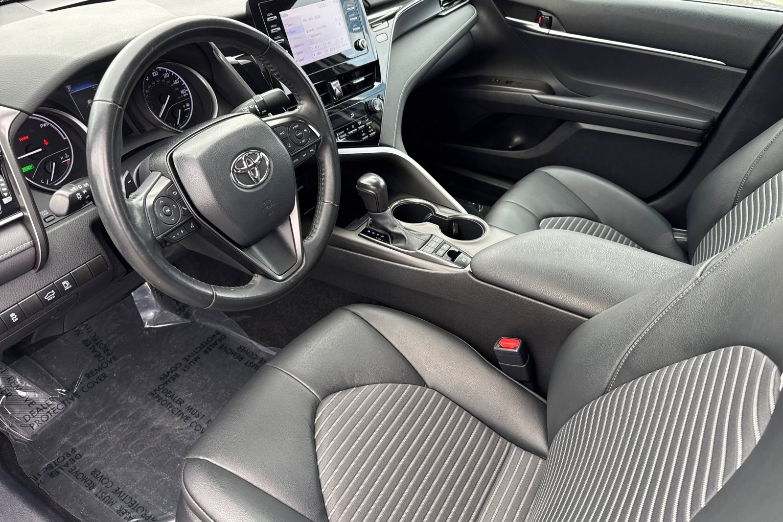 2022 Toyota Camry Hybrid SE photo 4