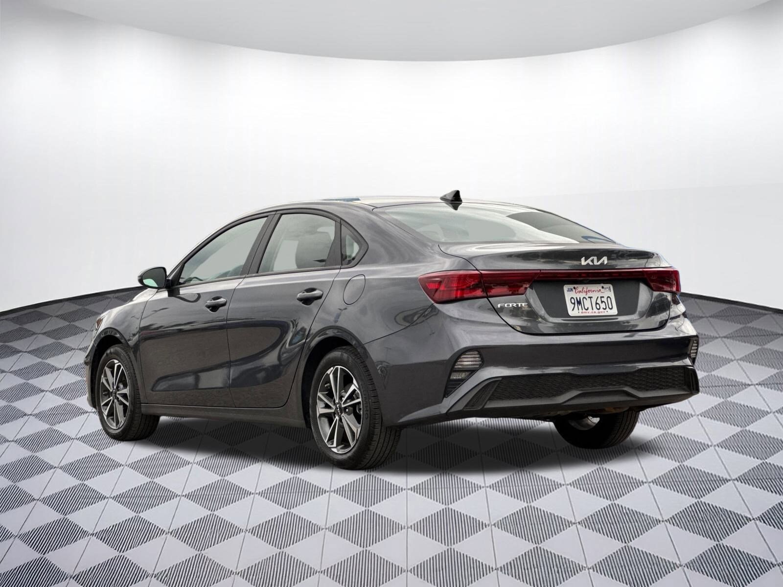 2024 Kia Forte LXS photo 3