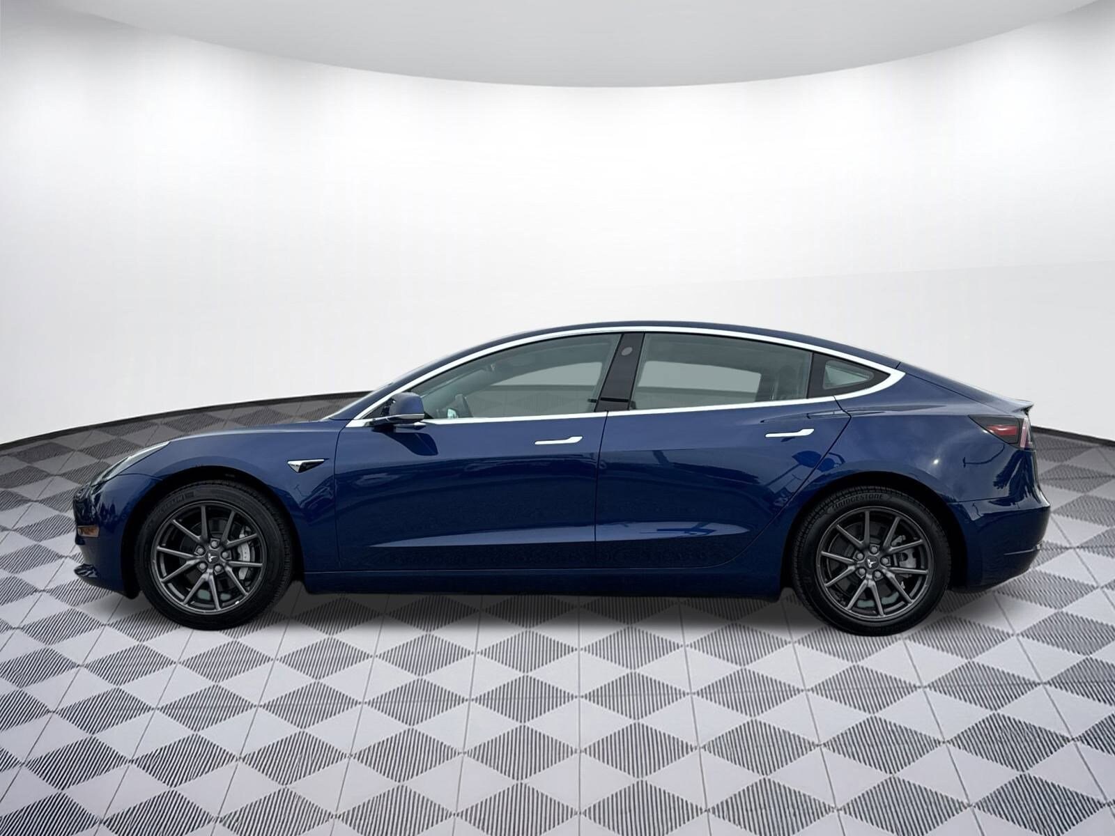 2018 Tesla Model 3 Long Range photo 2
