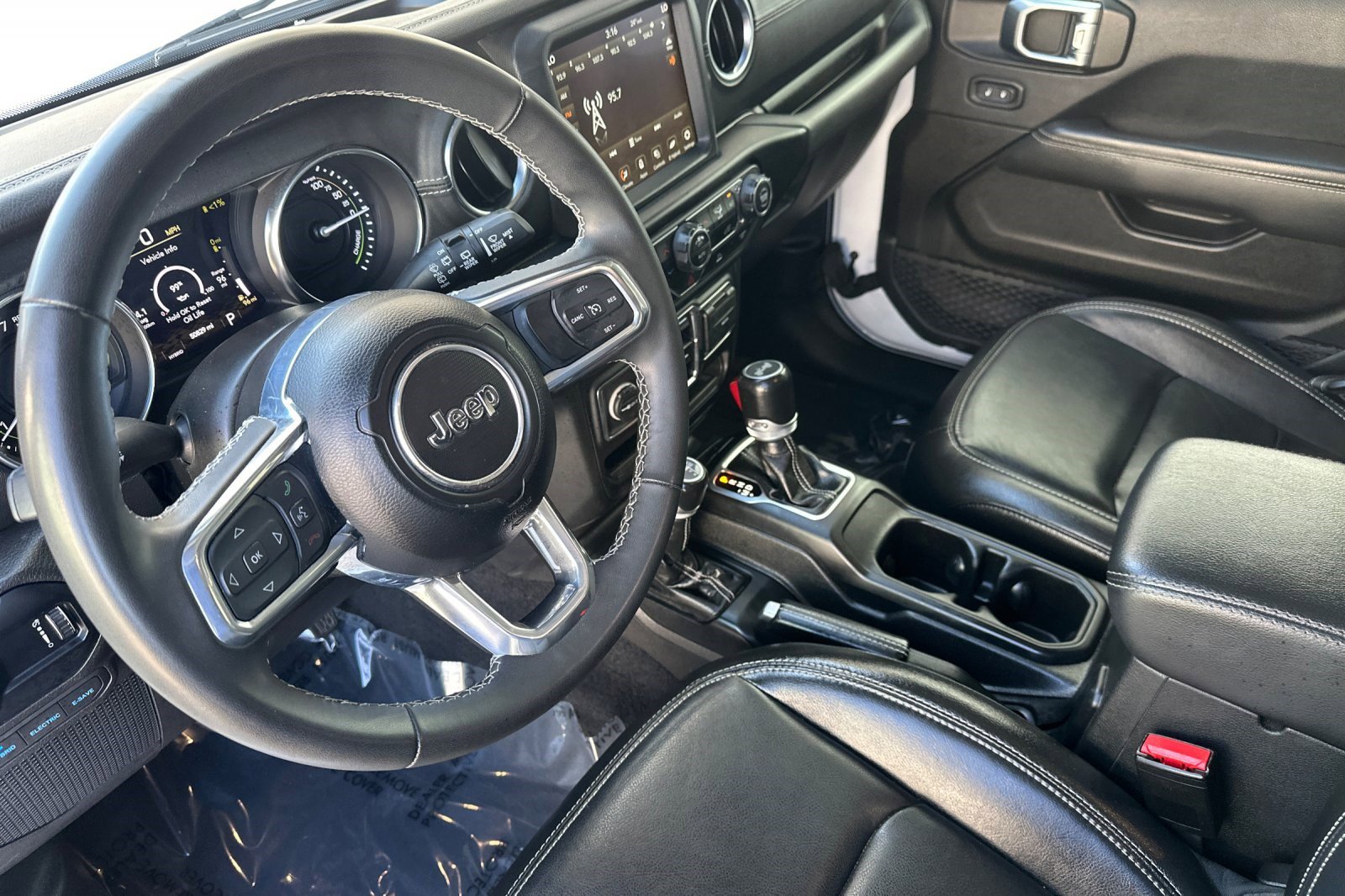 2023 Jeep Wrangler 4xe Sahara photo 4