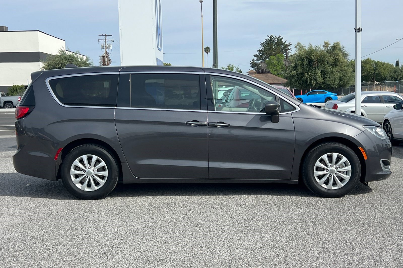 2018 Chrysler Pacifica Touring Plus photo 6