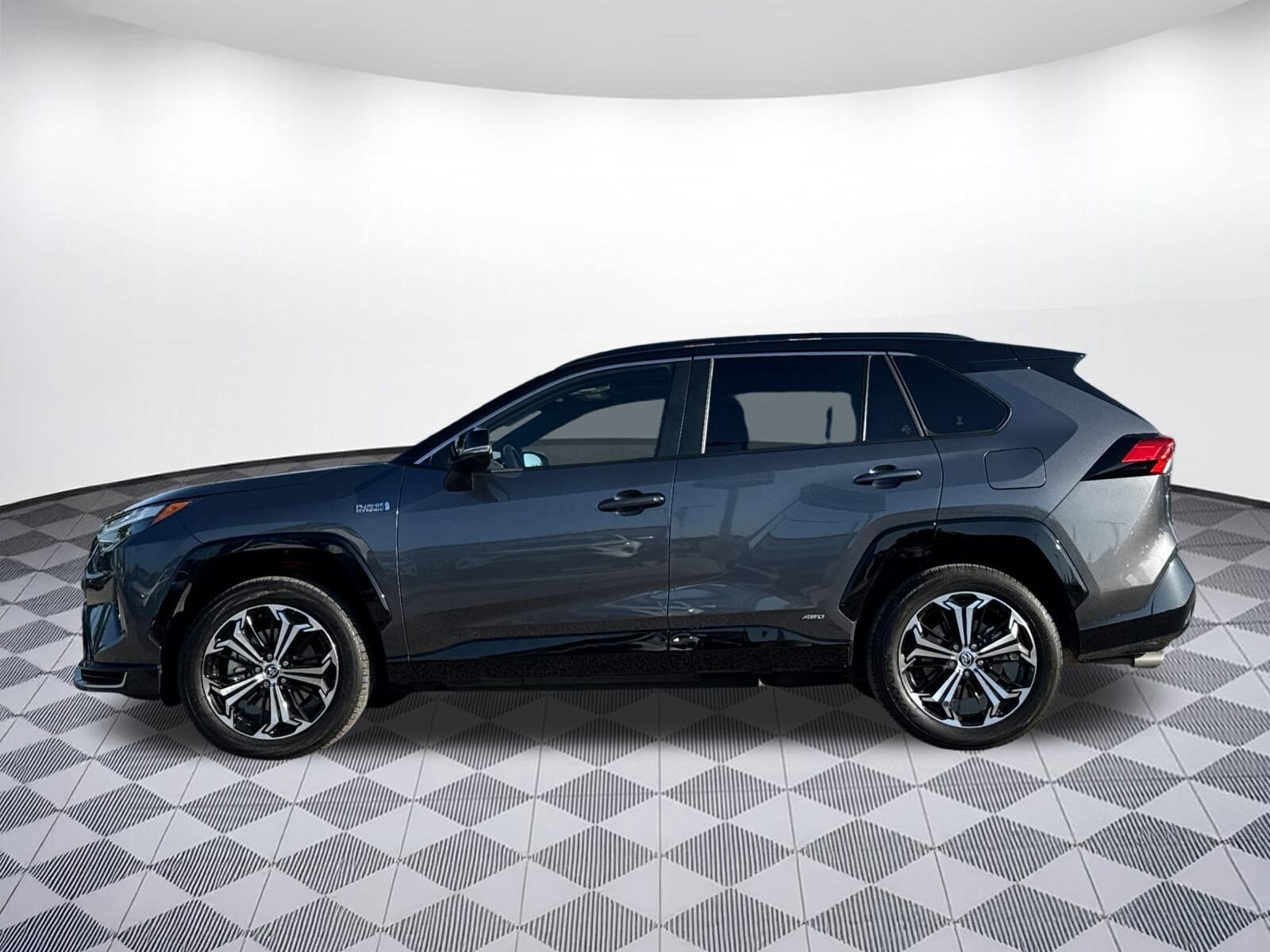 2024 Toyota RAV4 Prime XSE photo 2