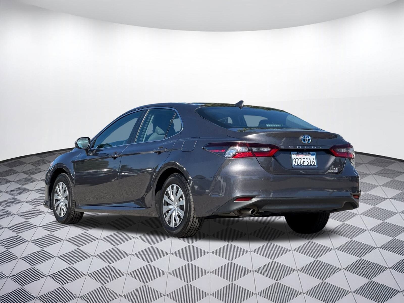 2023 Toyota Camry Hybrid LE photo 3