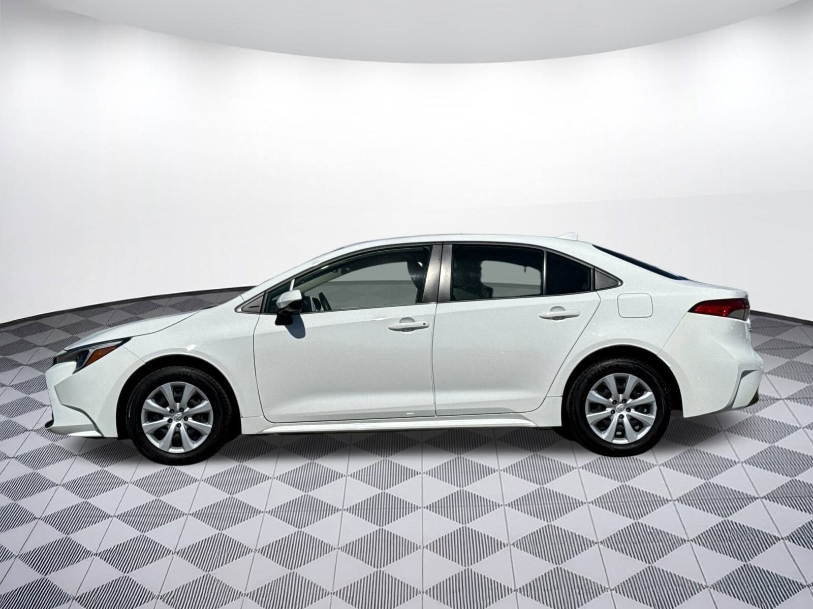 2023 Toyota Corolla Hybrid LE photo 2