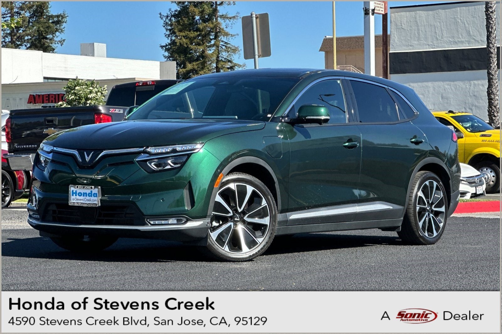 2023 VinFast VF 8 VF 8 Standard Range's photo