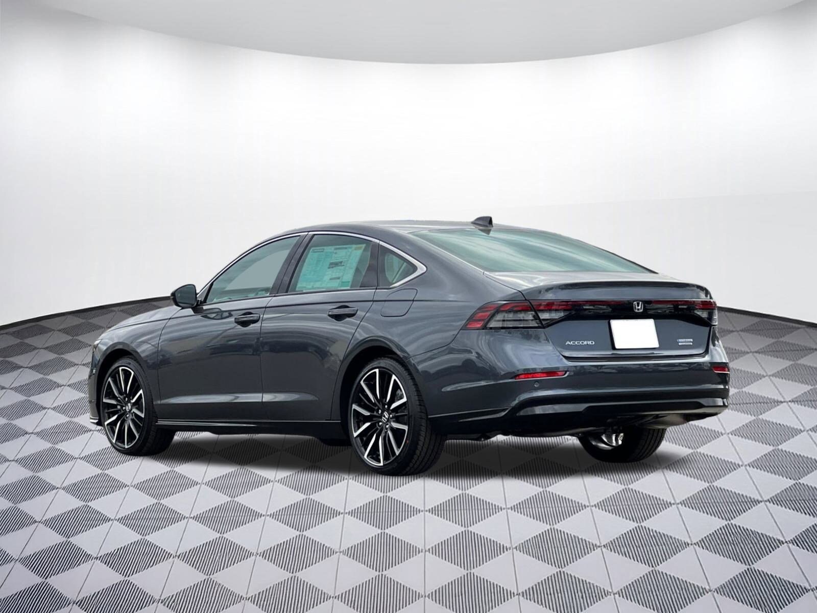 2025 Honda Accord Hybrid Touring photo 3