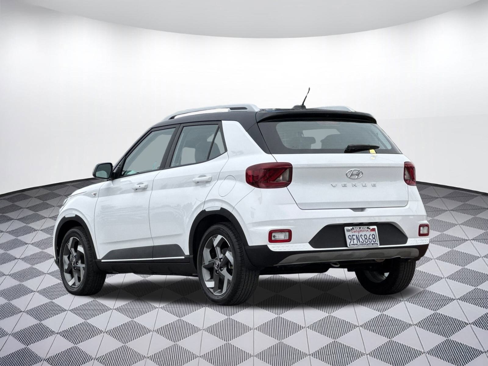 2023 Hyundai Venue Limited photo 3