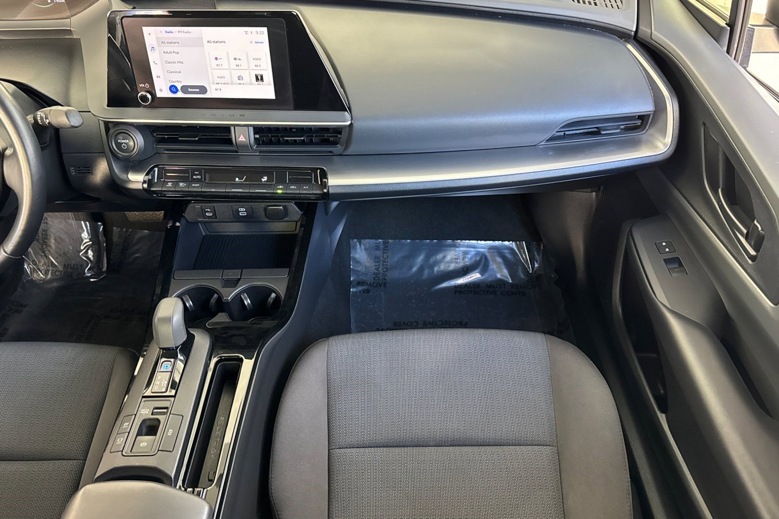 2024 Toyota Prius LE - Photo 29