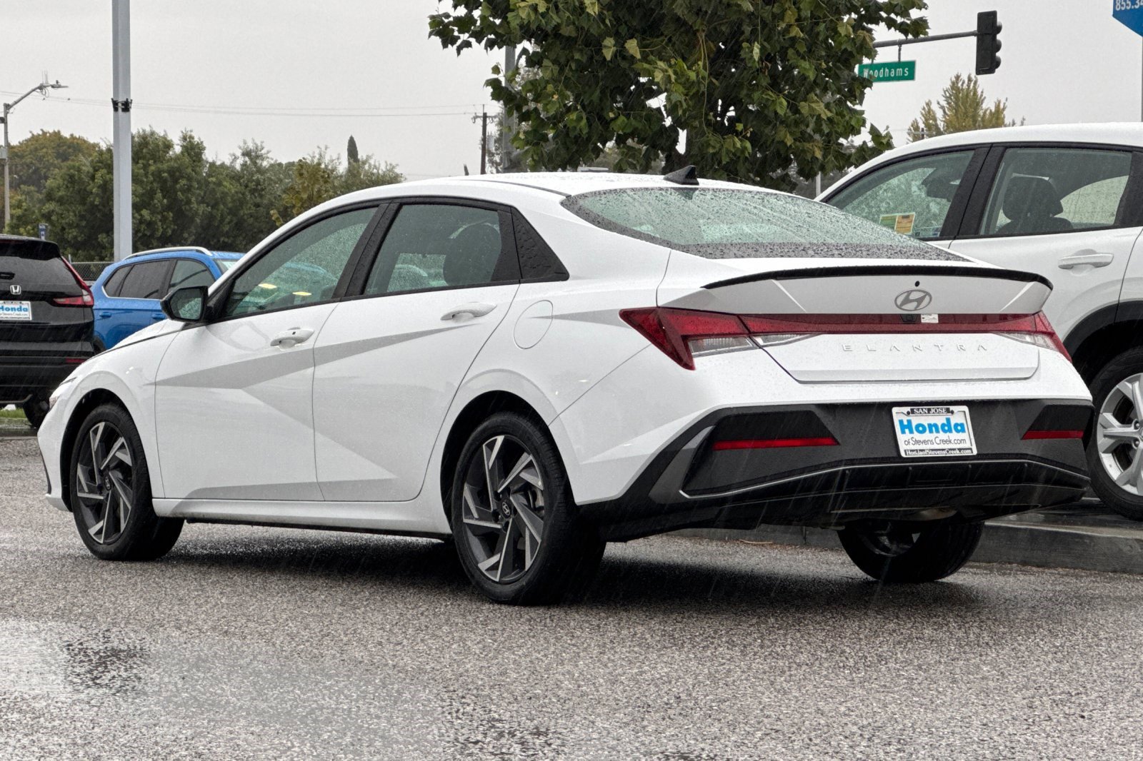 2025 Hyundai Elantra SEL Sport photo 2