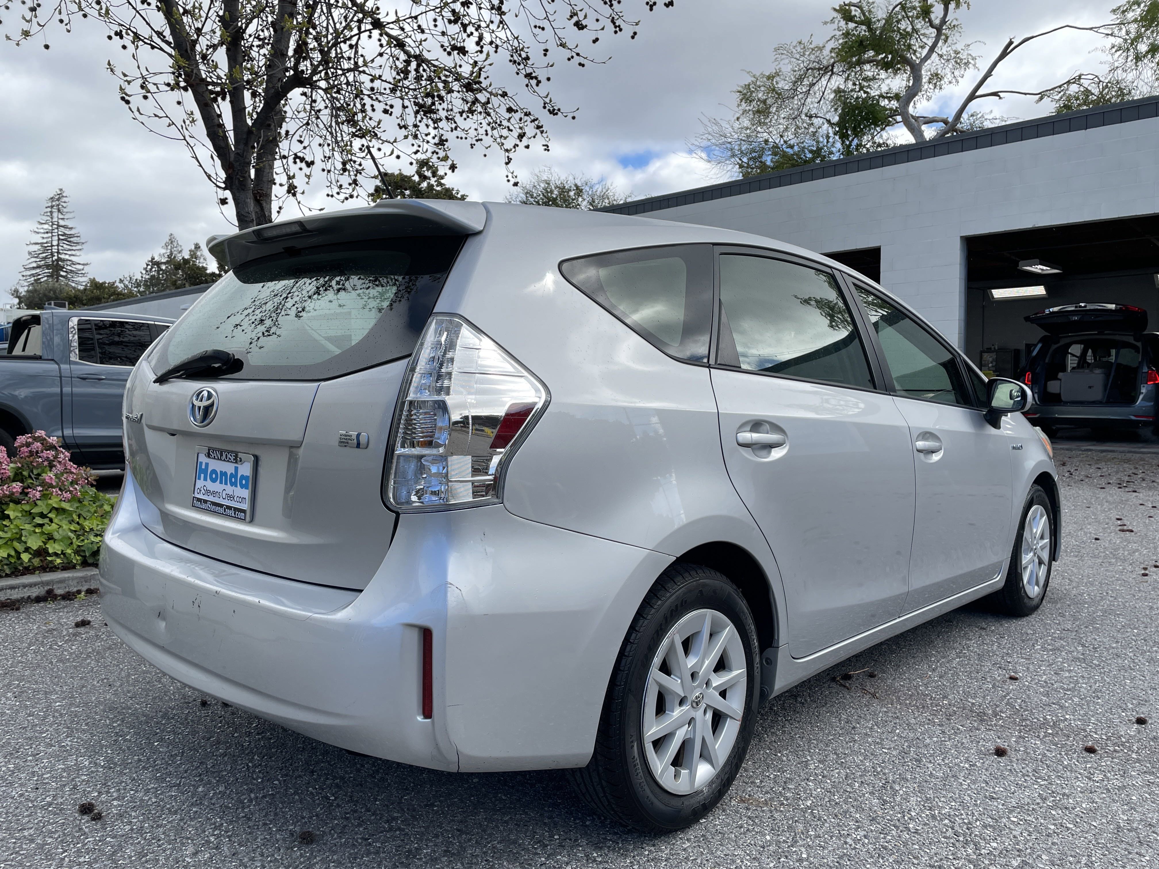 Toyota Prius 2013: Dimensi dan Ruang Kabin yang Efisien