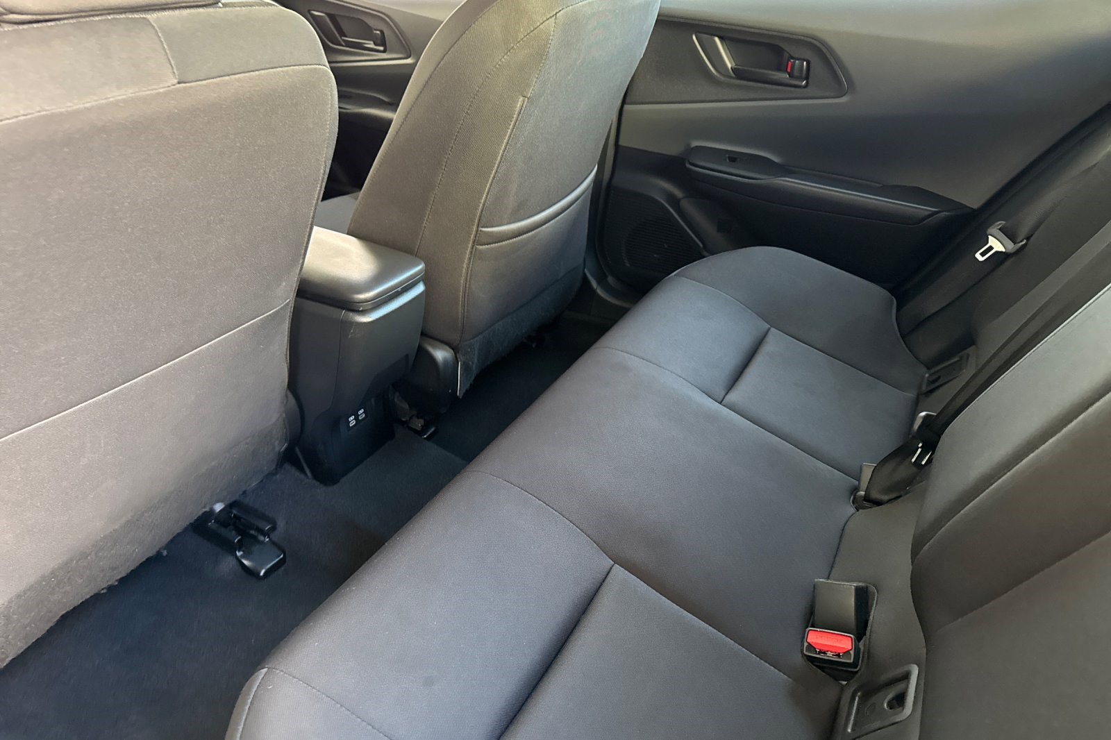 2024 Toyota Prius LE - Photo 27