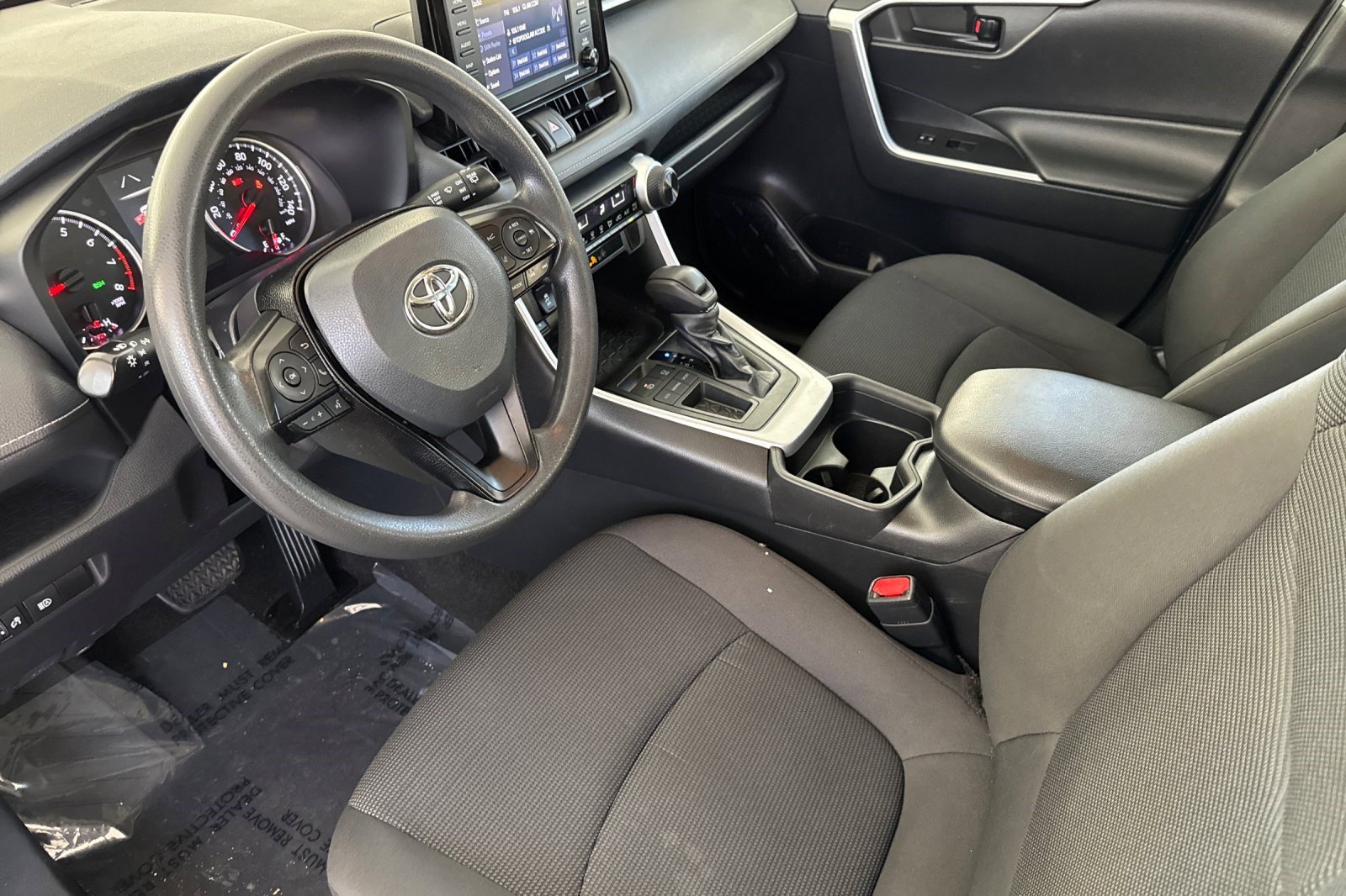 2021 Toyota RAV4 LE photo 4