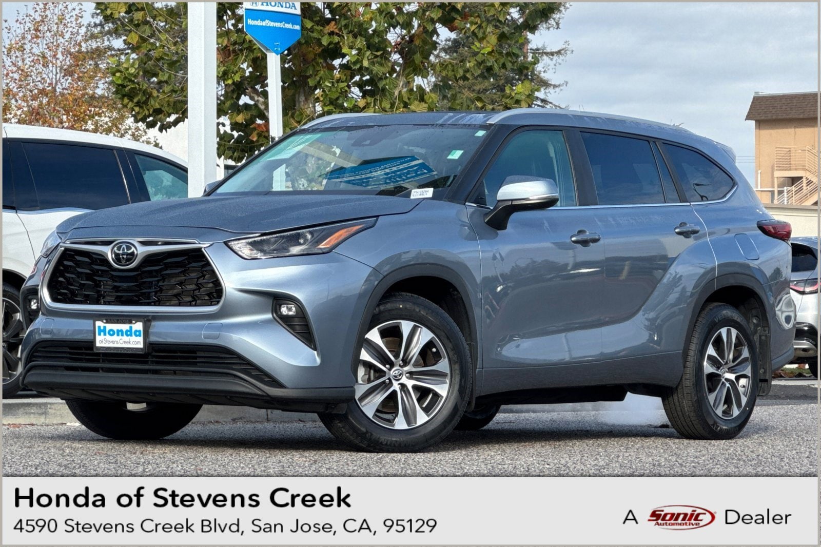 2023 Toyota Highlander XLE's photo