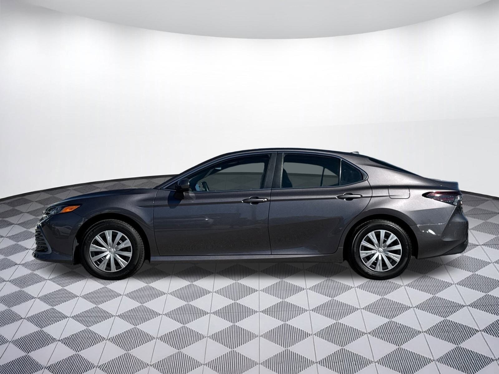 2023 Toyota Camry Hybrid LE photo 2
