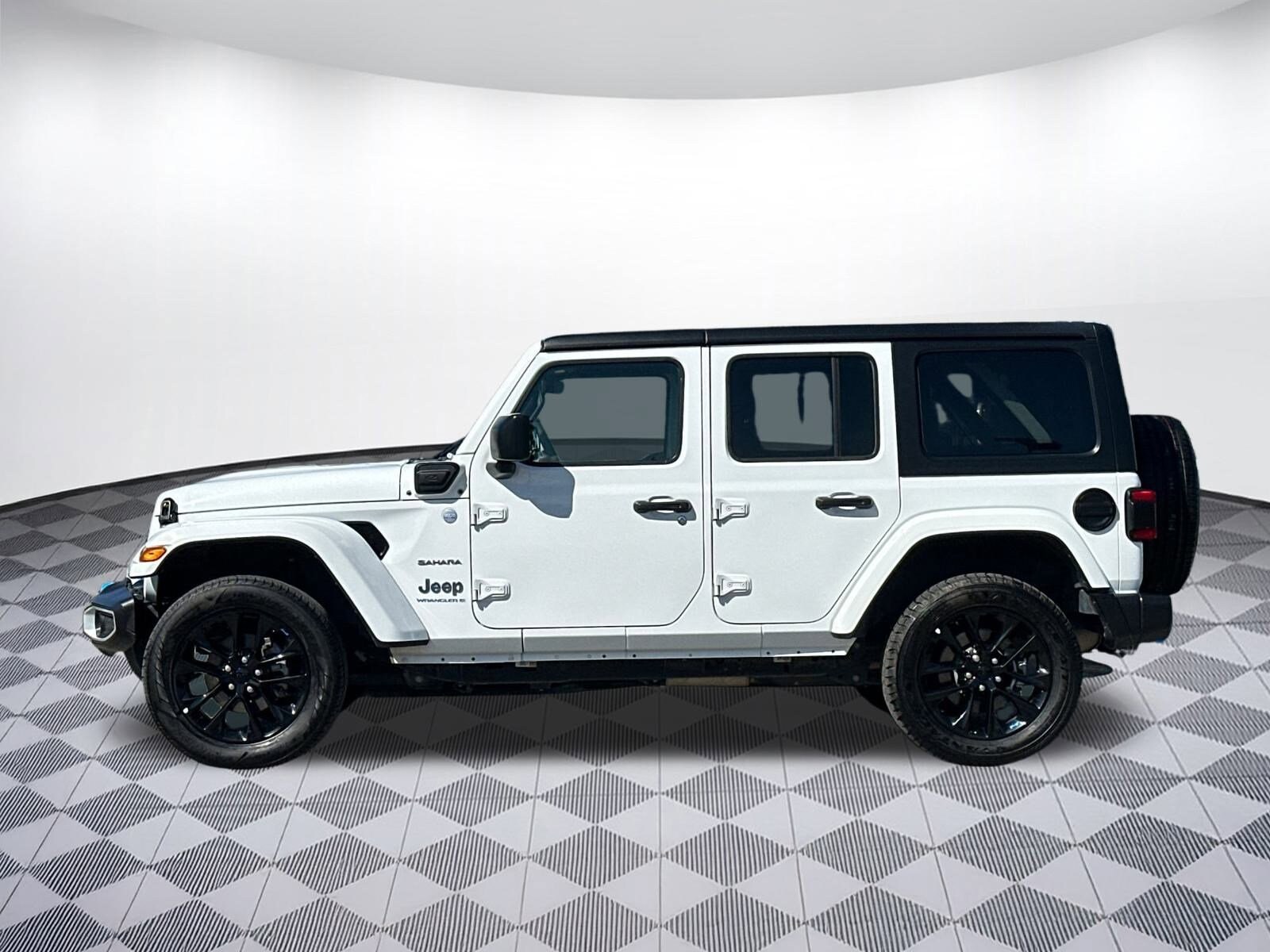 2023 Jeep Wrangler 4xe Sahara photo 2