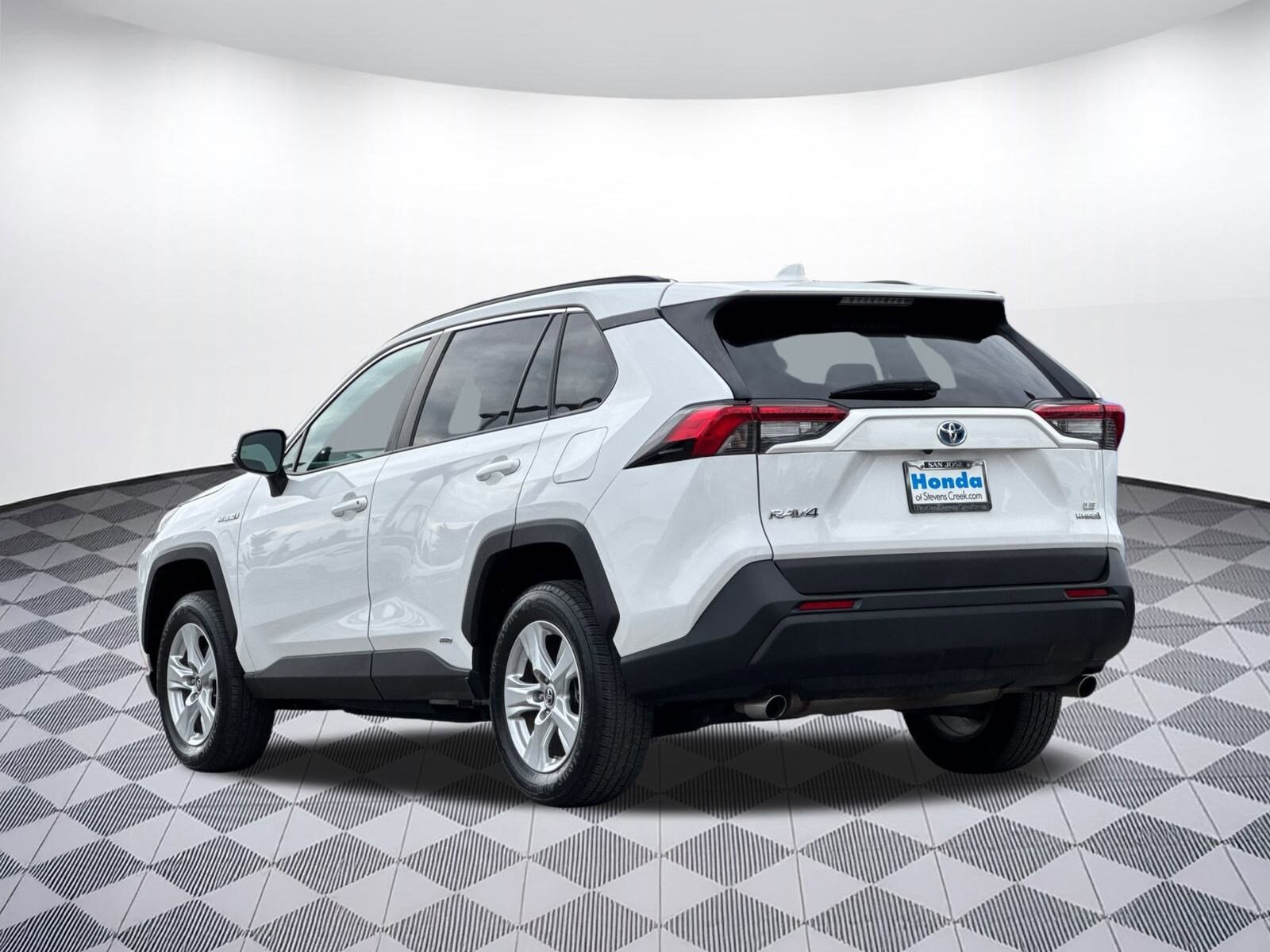 2019 Toyota RAV4 Hybrid LE photo 2