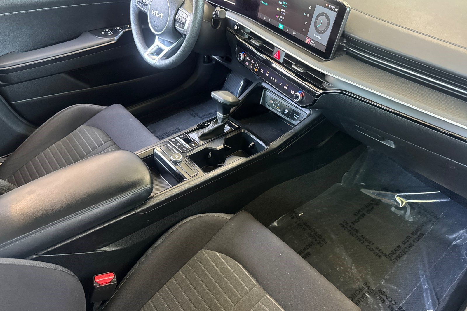 2025 Kia K5 LXS - Photo 32