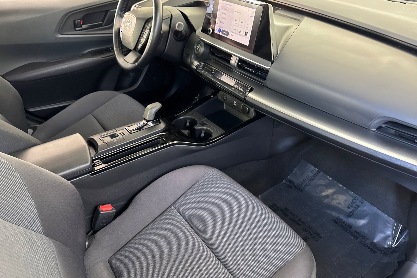 2024 Toyota Prius LE - Photo 32