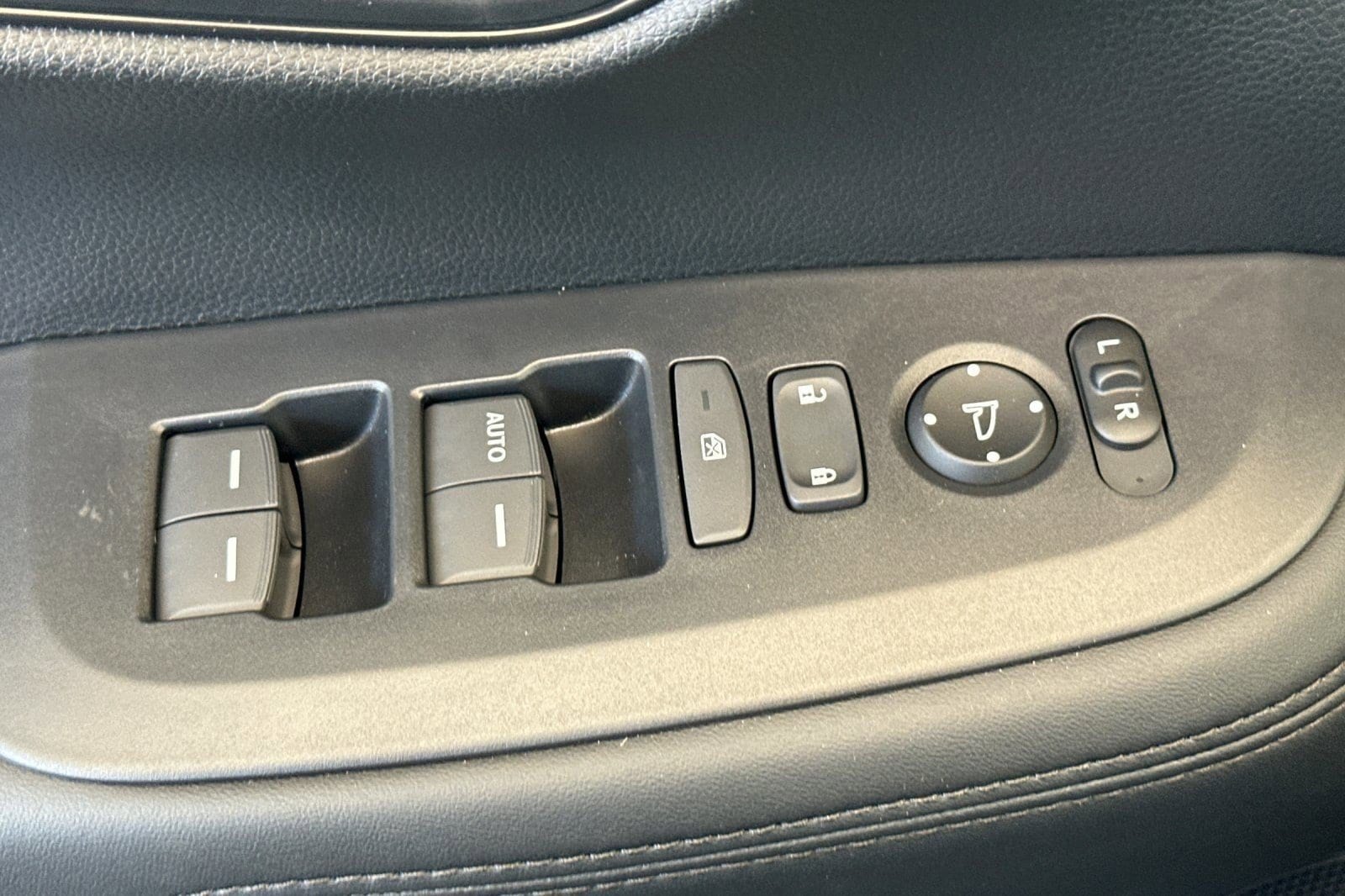 2026 Honda HR-V LX - Photo 13