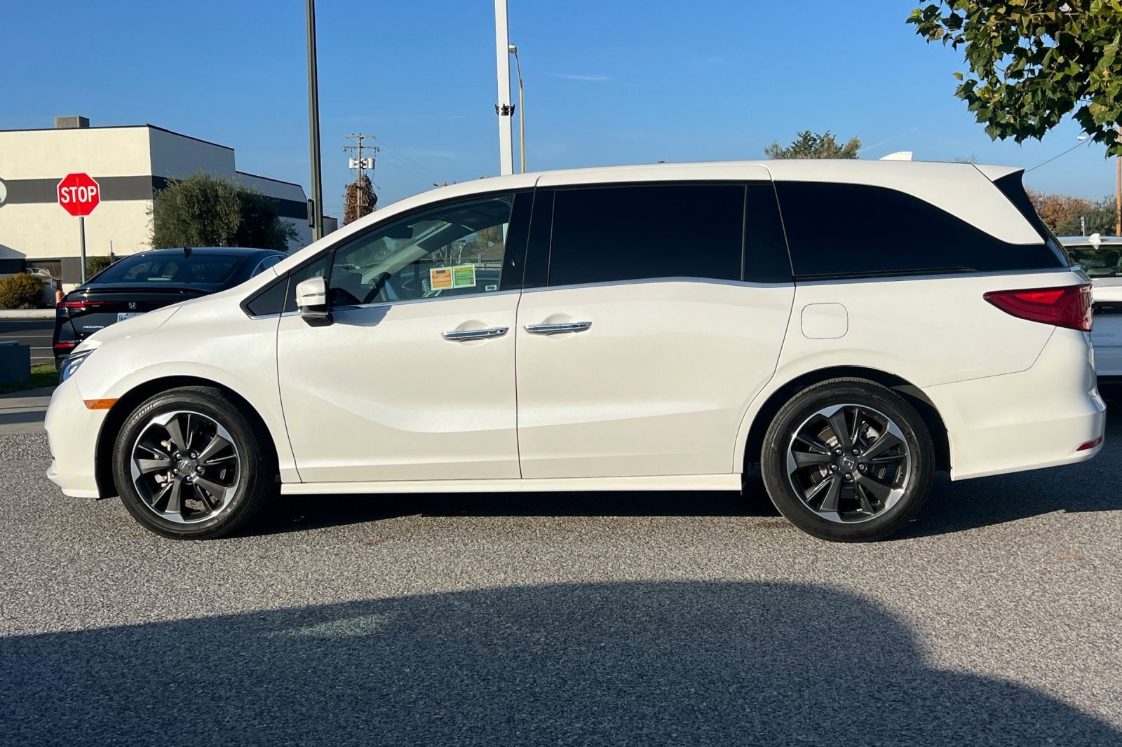 2023 Honda Odyssey Elite photo 2