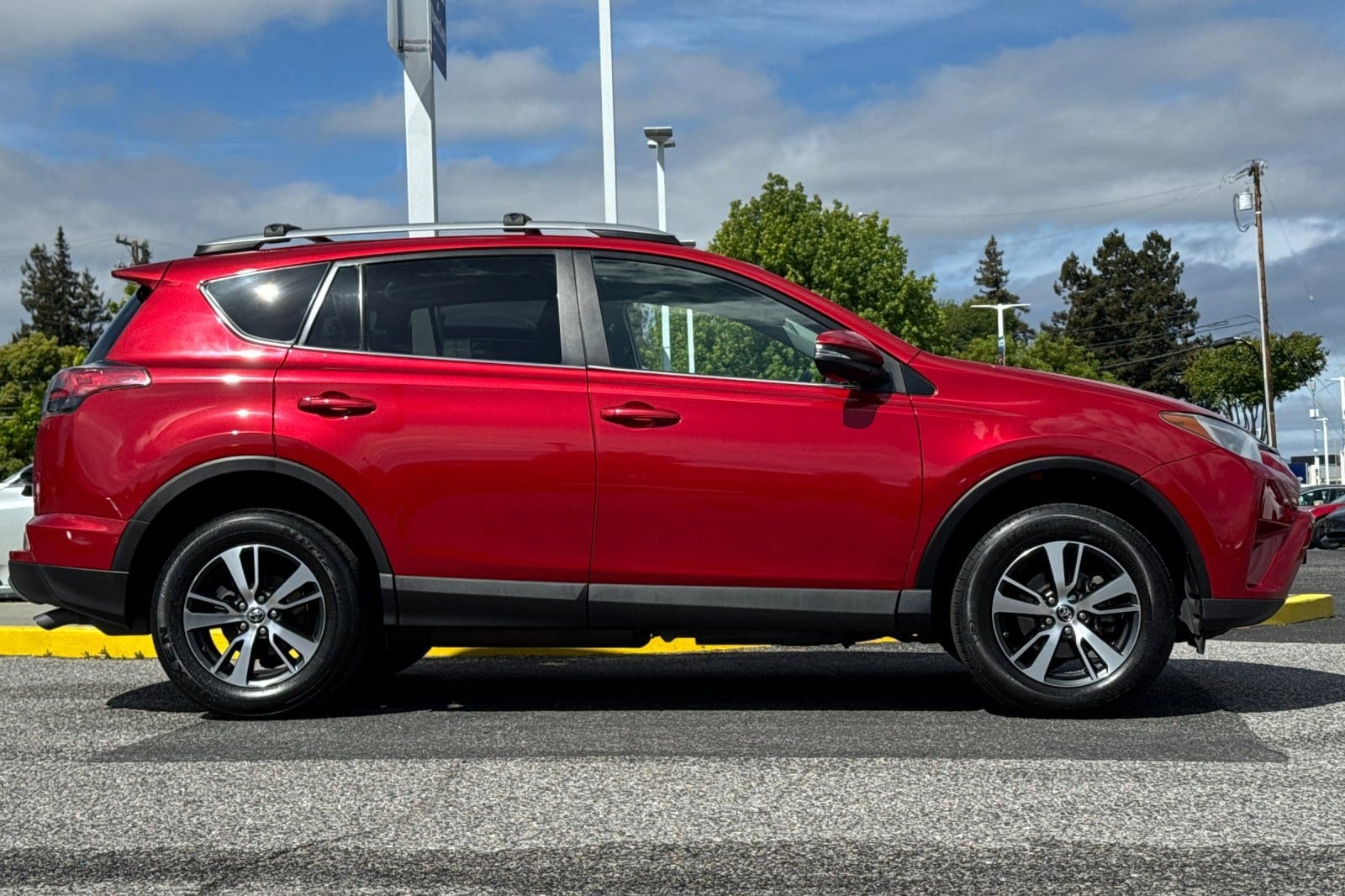 2017 Toyota RAV4 XLE photo 6