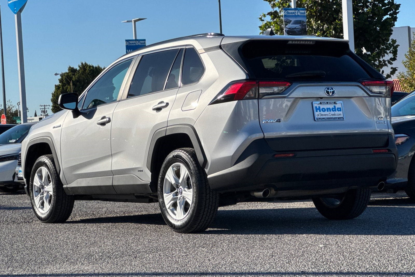 2019 Toyota RAV4 Hybrid LE photo 3