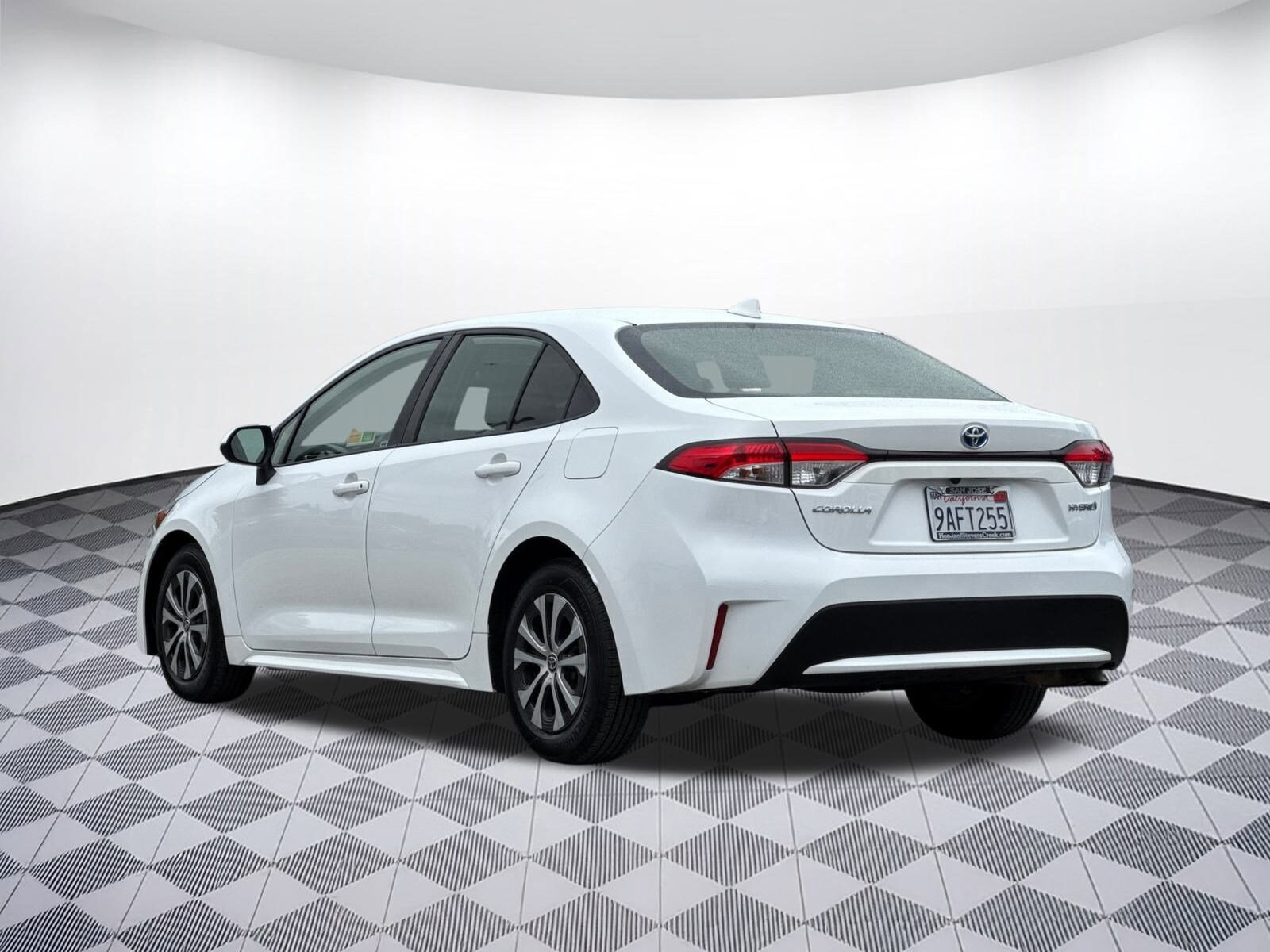 2022 Toyota Corolla Hybrid LE photo 3